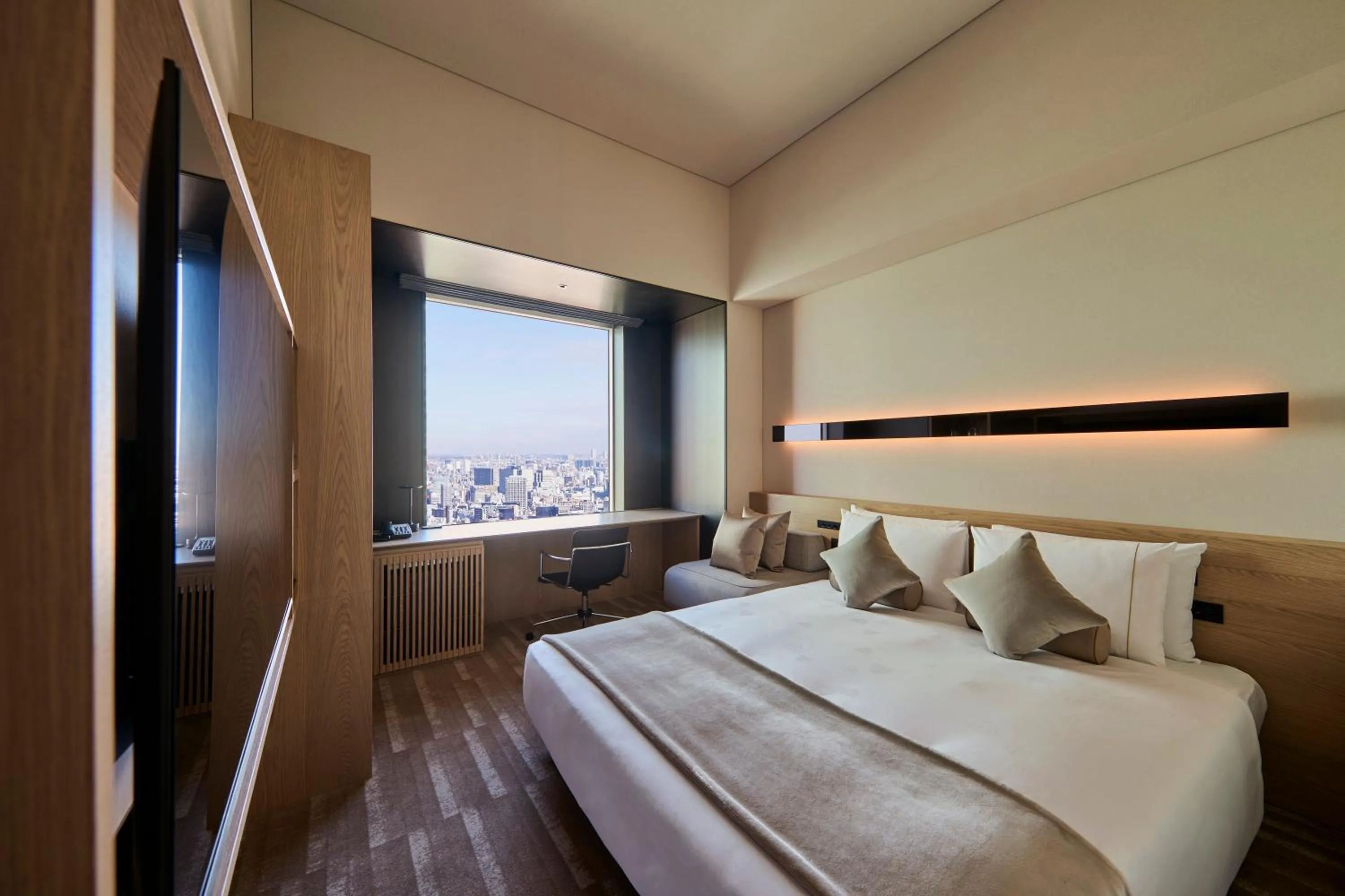 Photo of the whole room, Bed in The Royal Park Hotel Iconic Tokyo Shiodome
