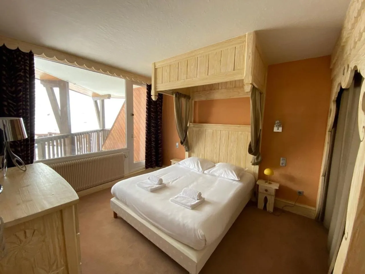 Decorative detail, Bed in Hotel Le Portillo