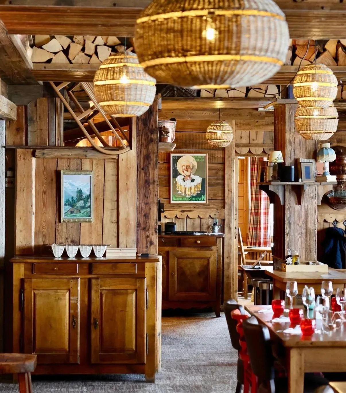 Restaurant/places to eat in Hotel Le Portillo