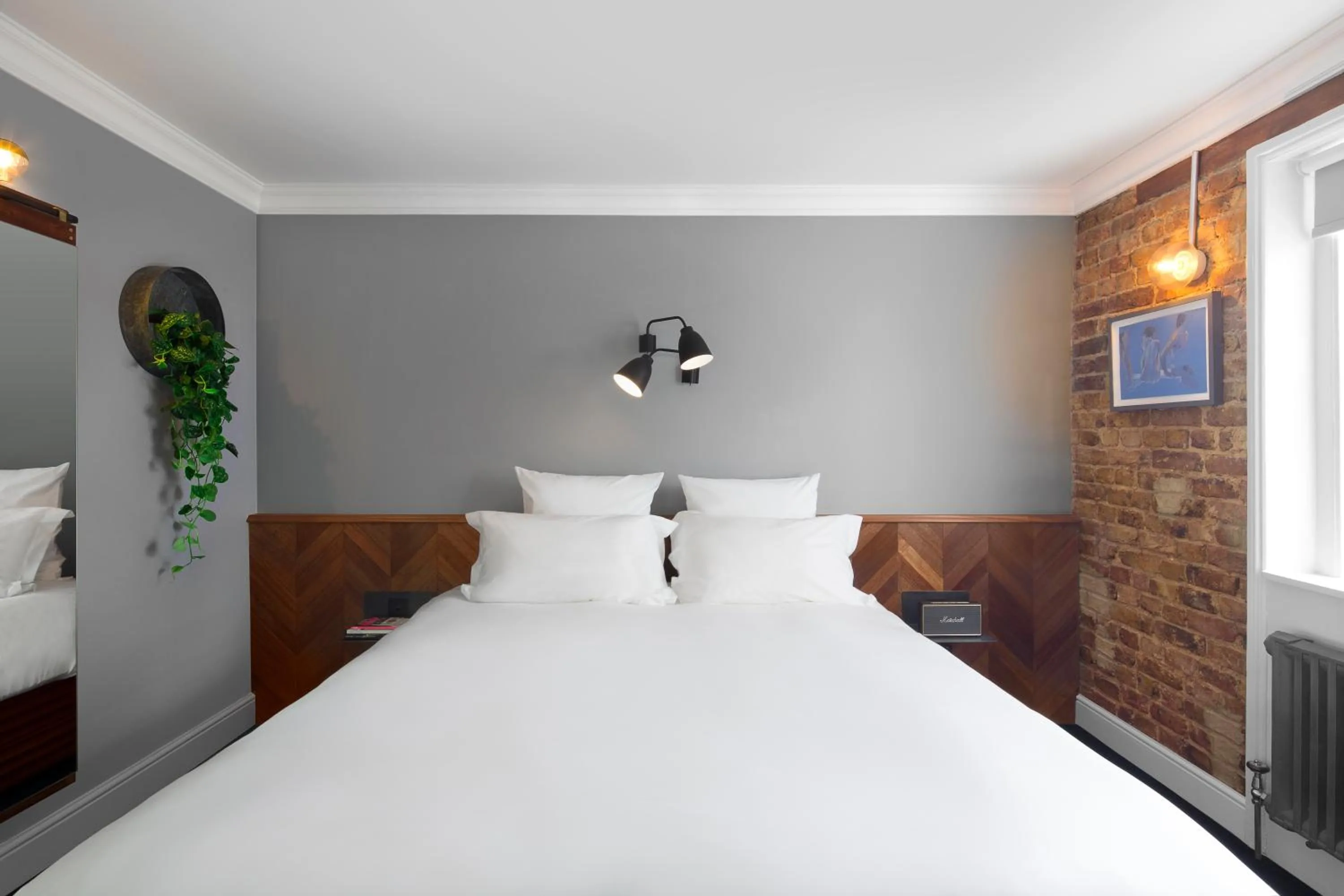 Photo of the whole room, Bed in The Pilgrm