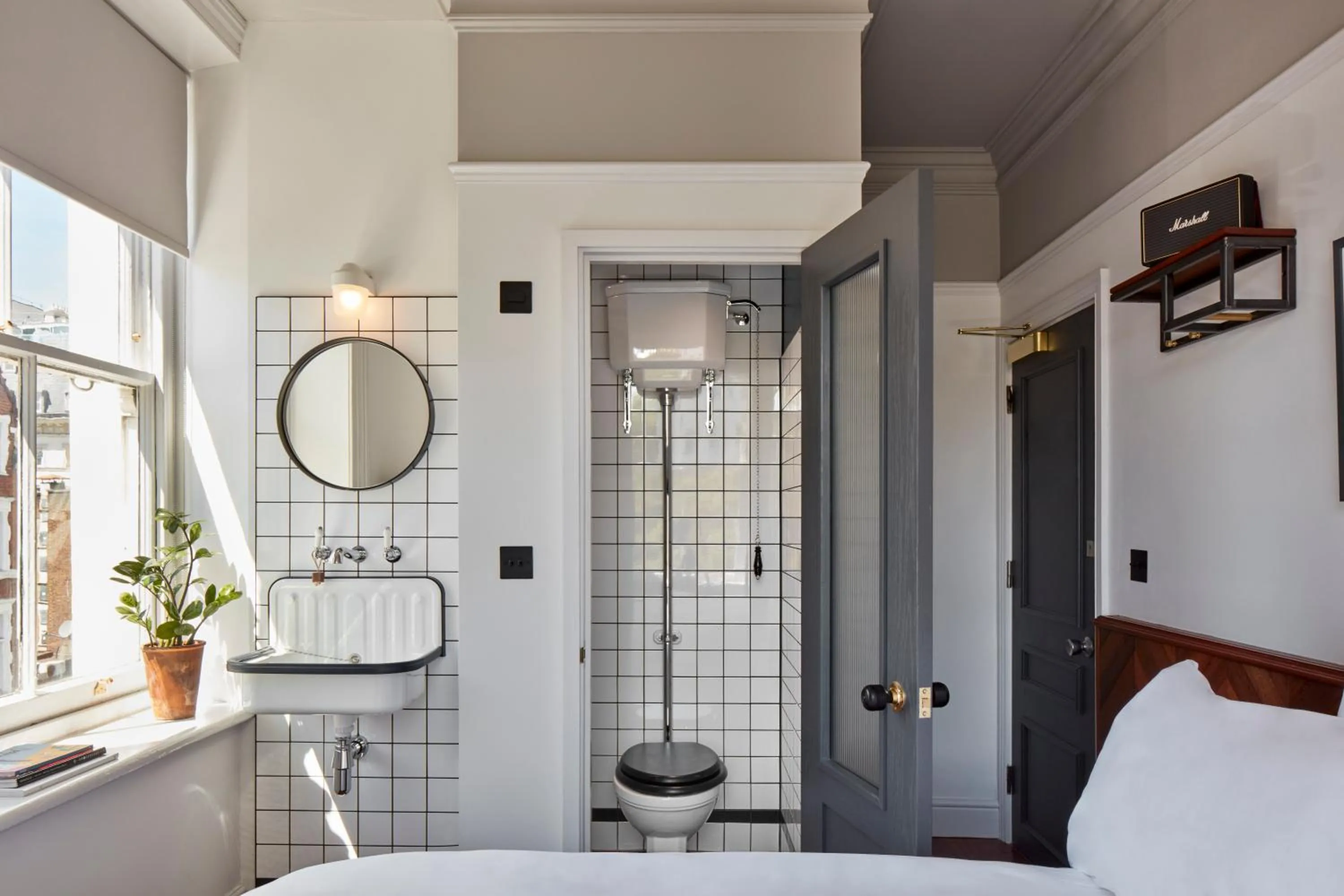 Bedroom, Bed in The Pilgrm