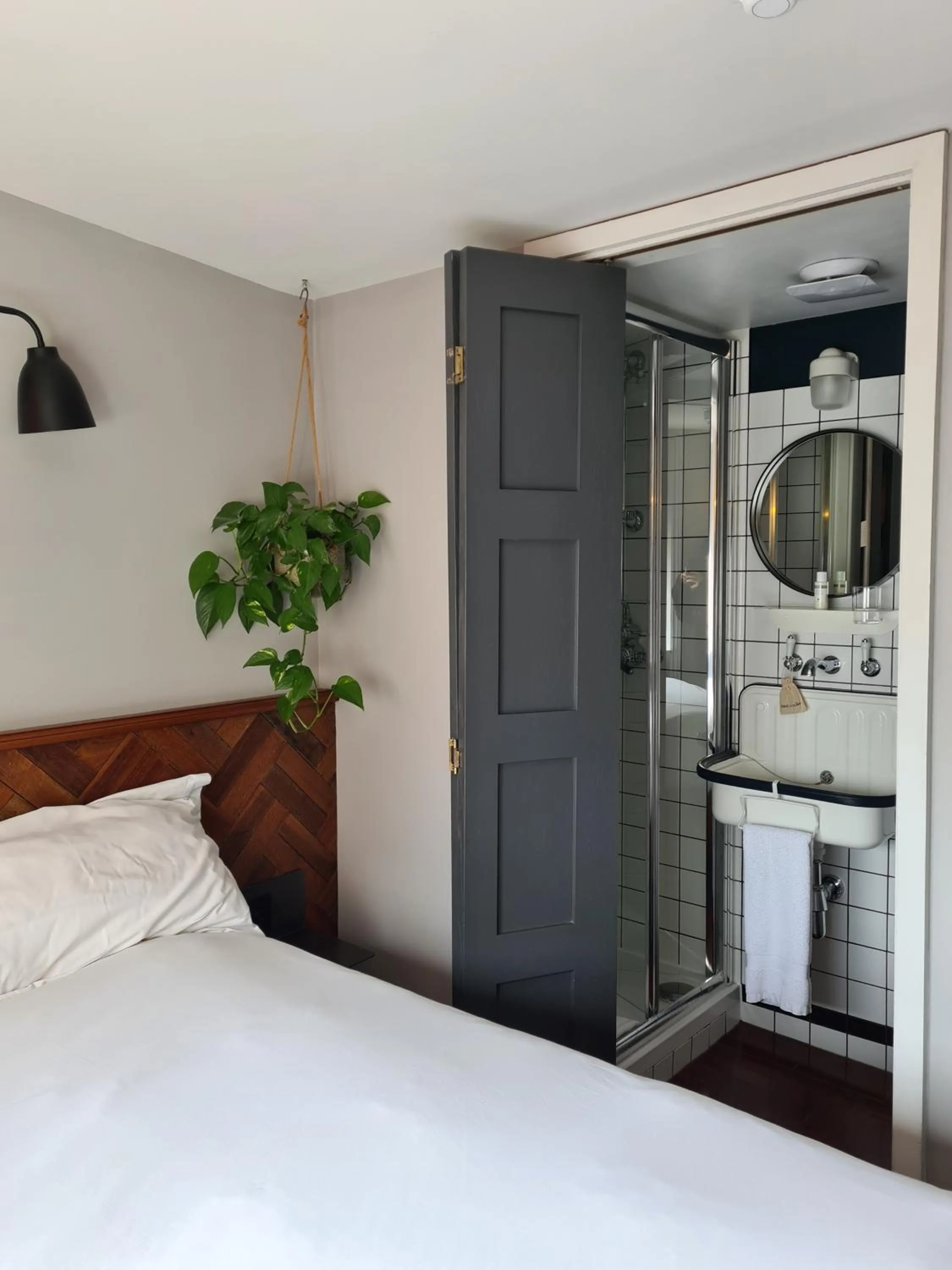 Bedroom, Bed in The Pilgrm