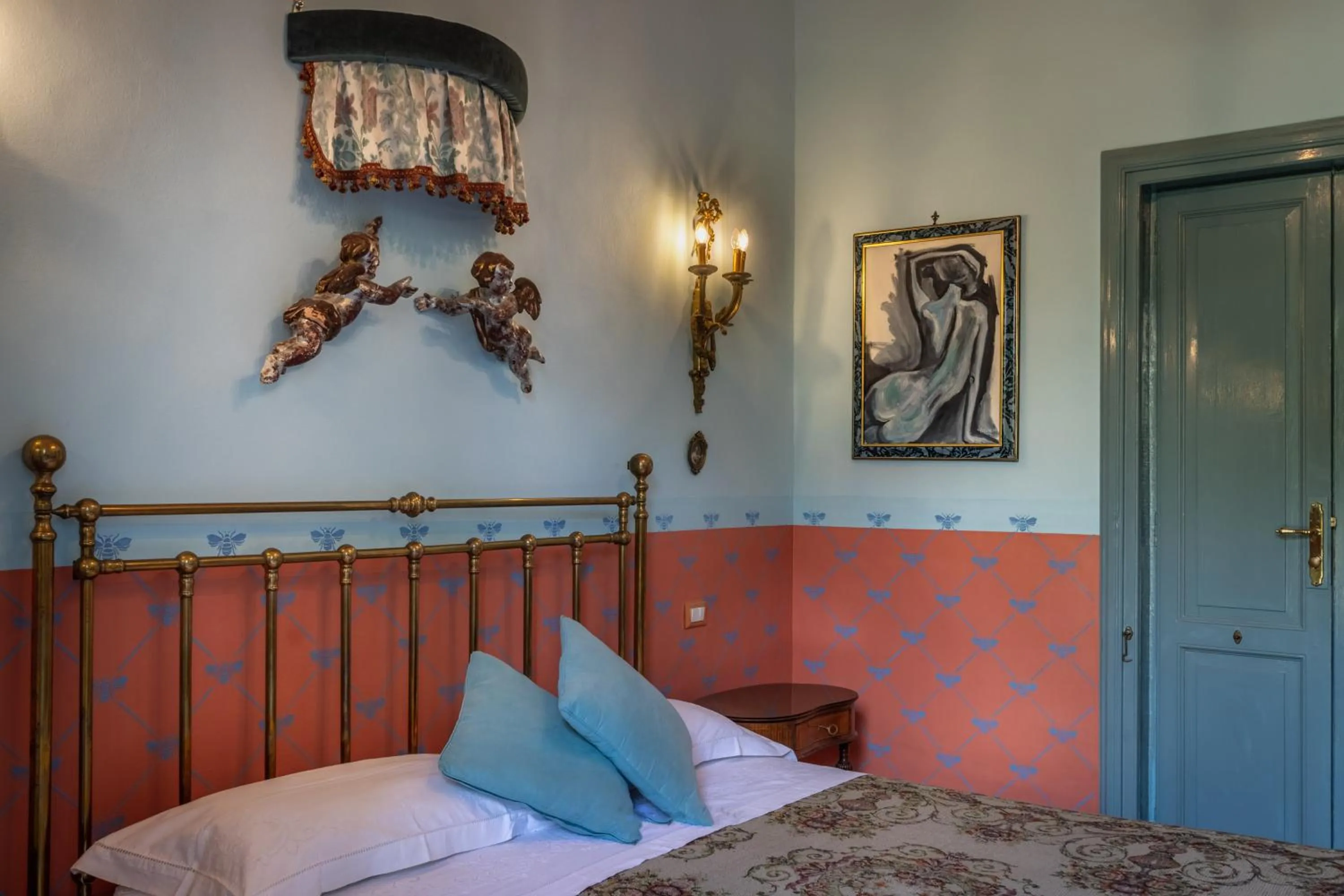 Bed in Villa Nicolaci - Liberty Suites