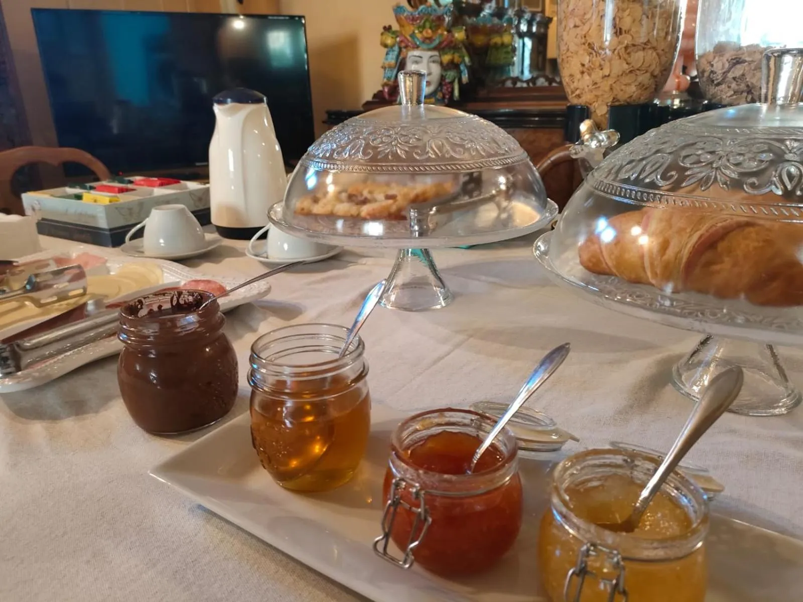 Breakfast in Villa Nicolaci - Liberty Suites