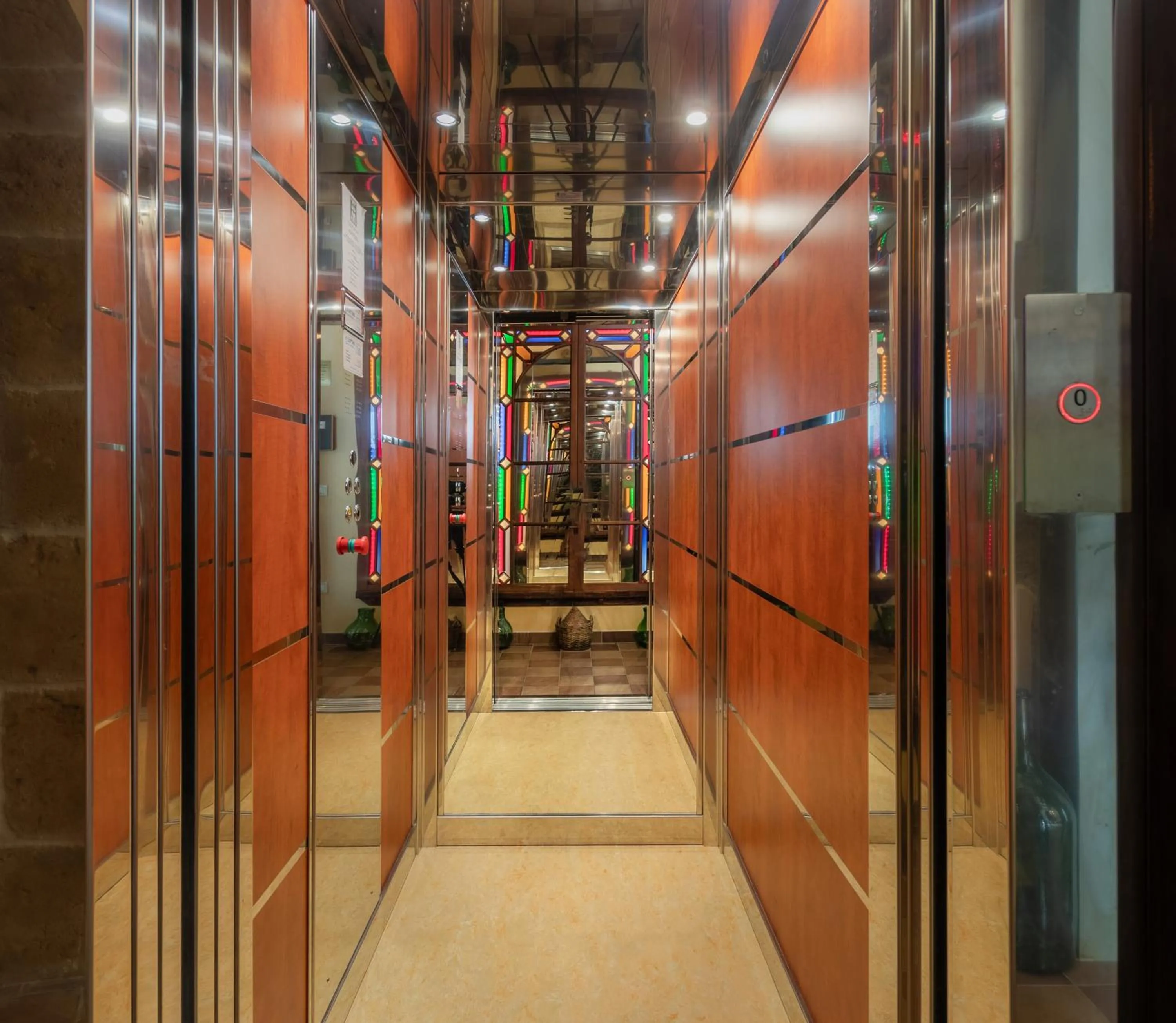 elevator in Villa Nicolaci - Liberty Suites