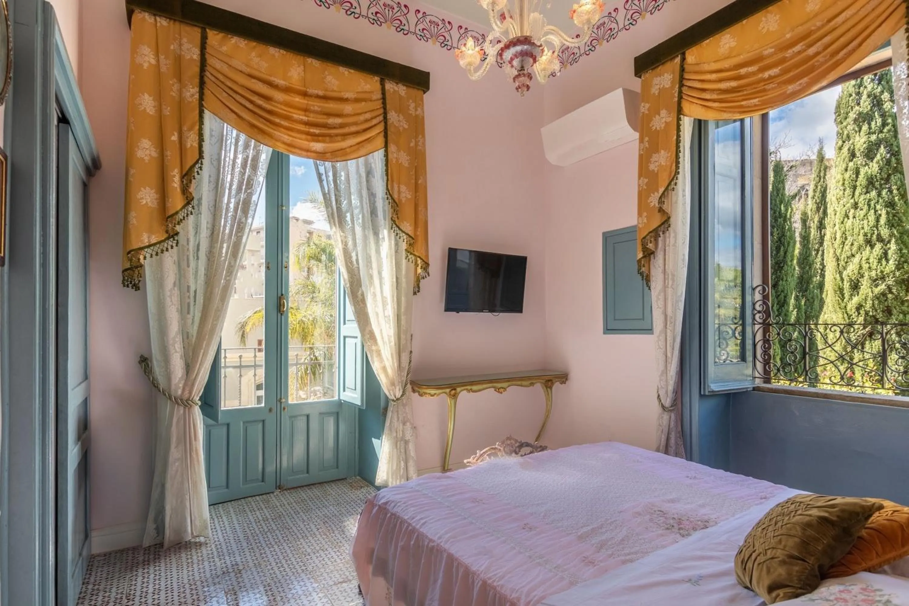 View (from property/room), Bed in Villa Nicolaci - Liberty Suites