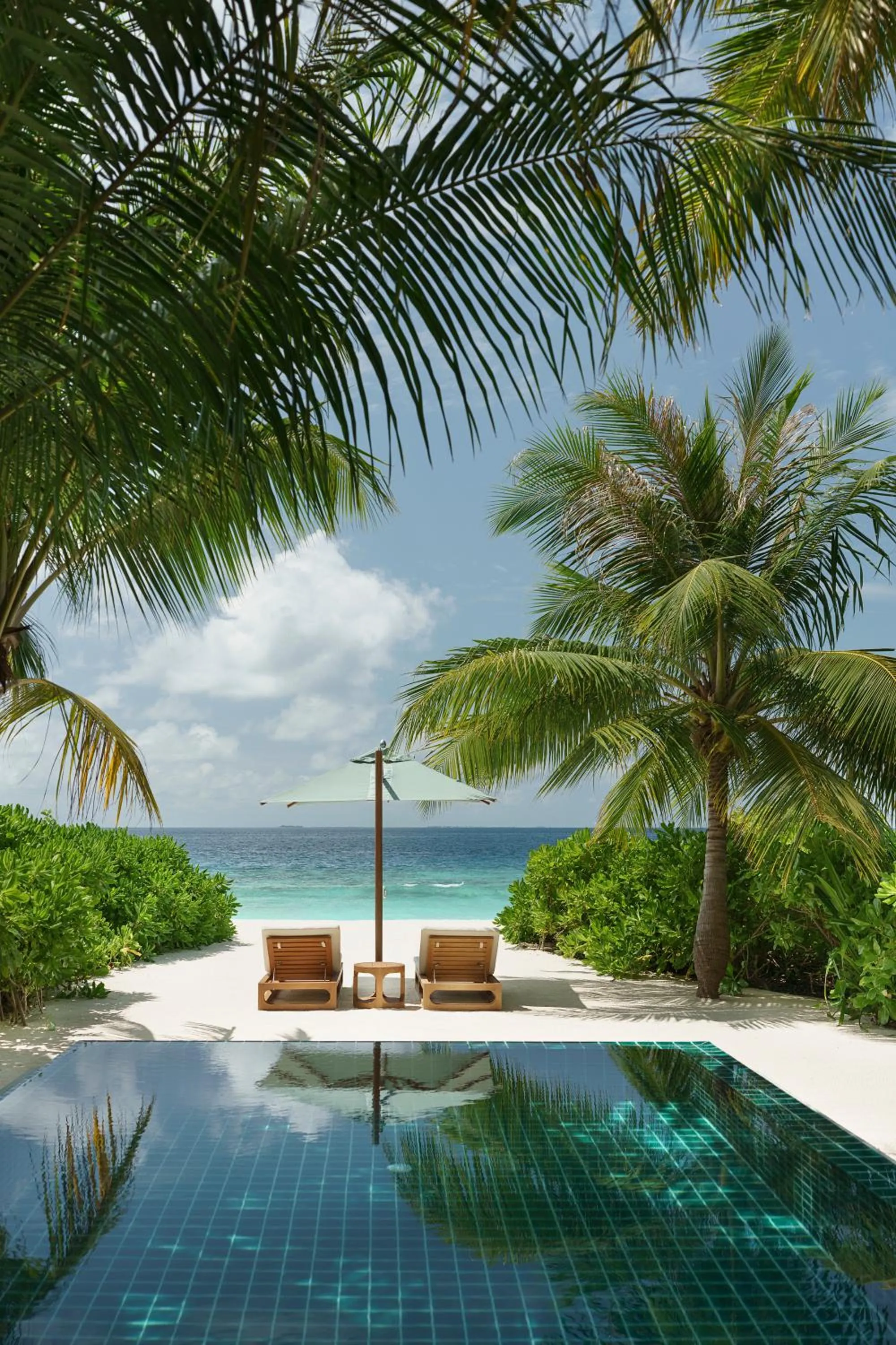 Swimming pool in Huvafen Fushi Maldives