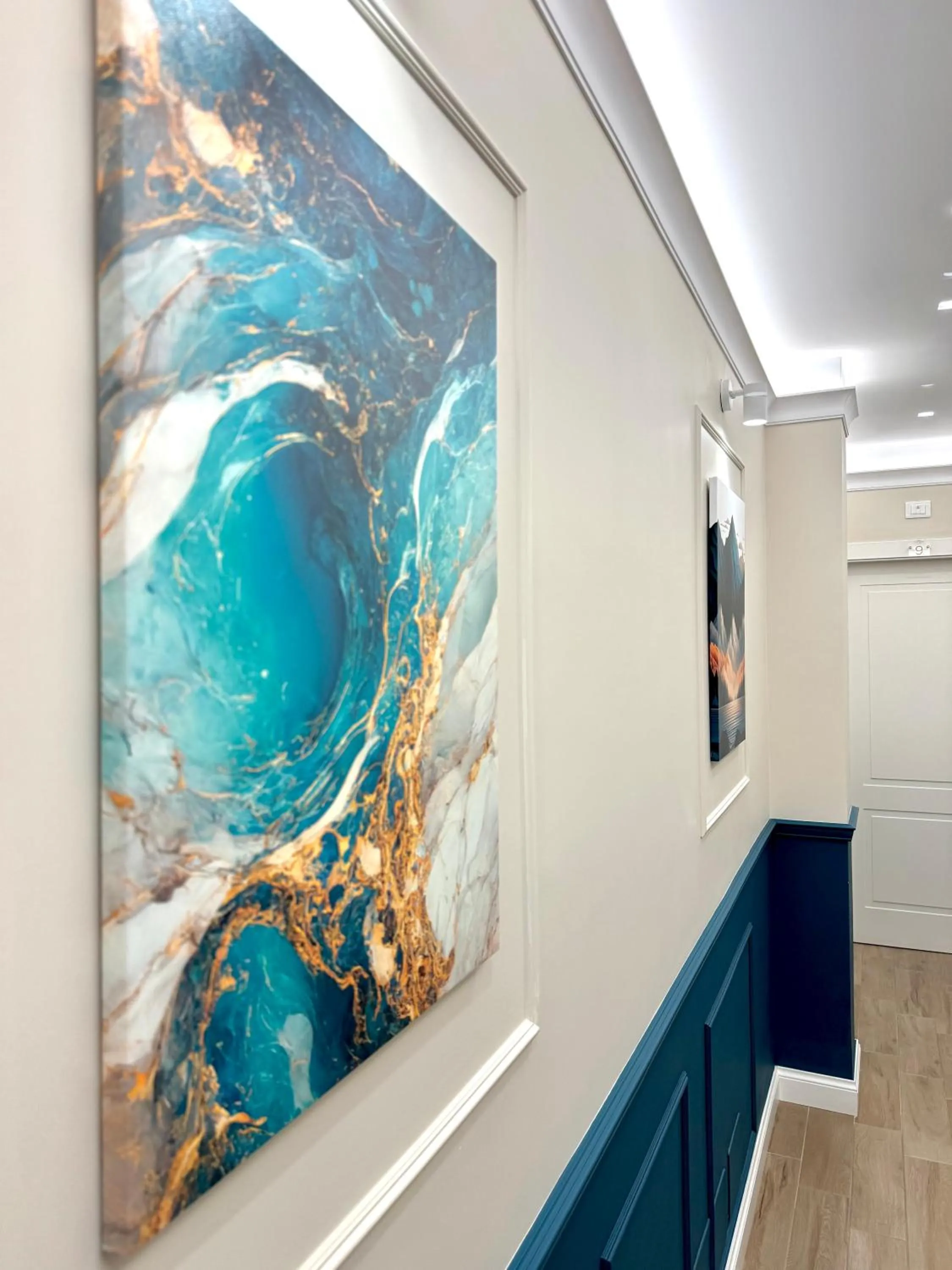 Lobby or reception in Charm Airport