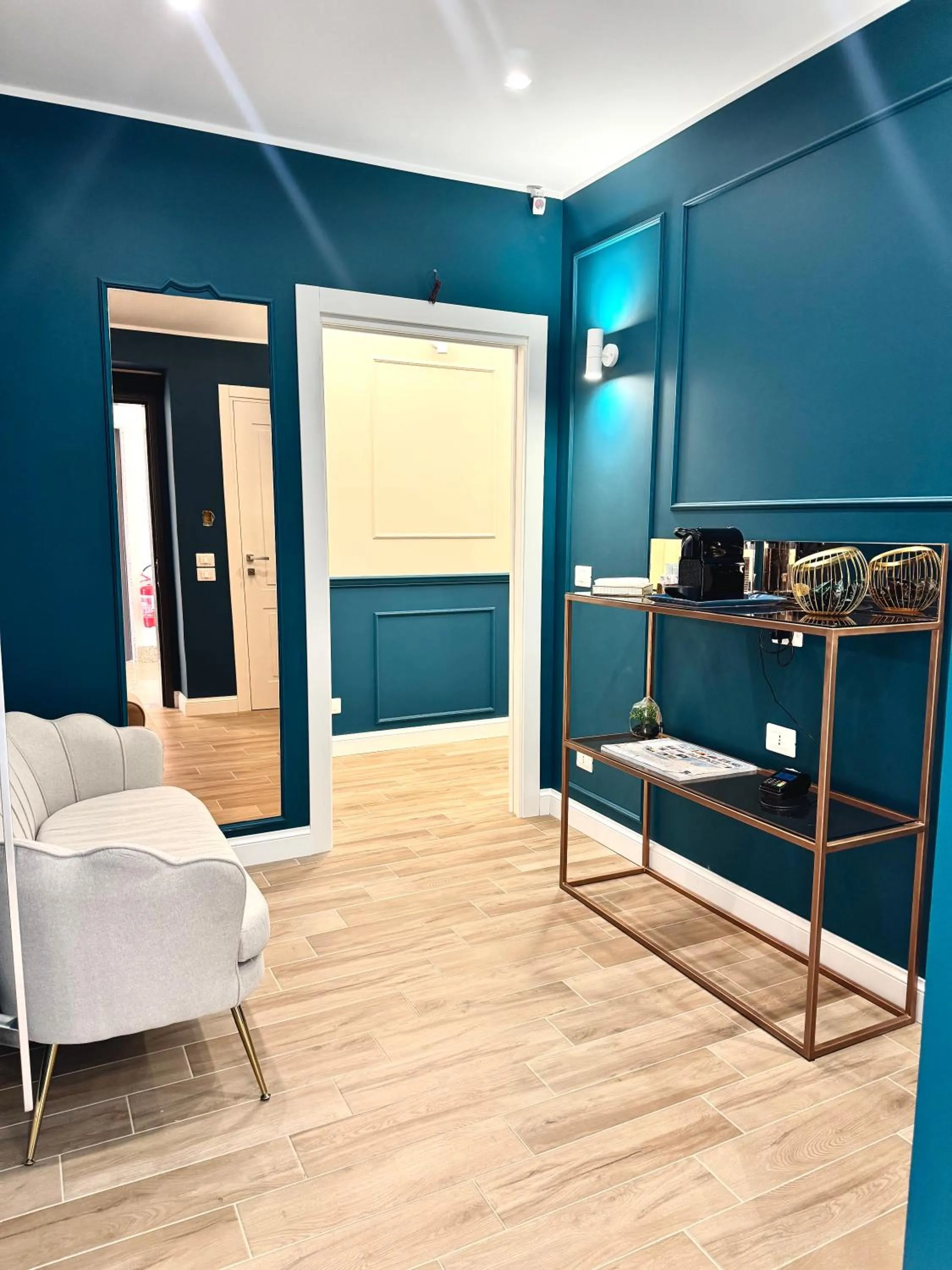 Lobby or reception in Charm Airport