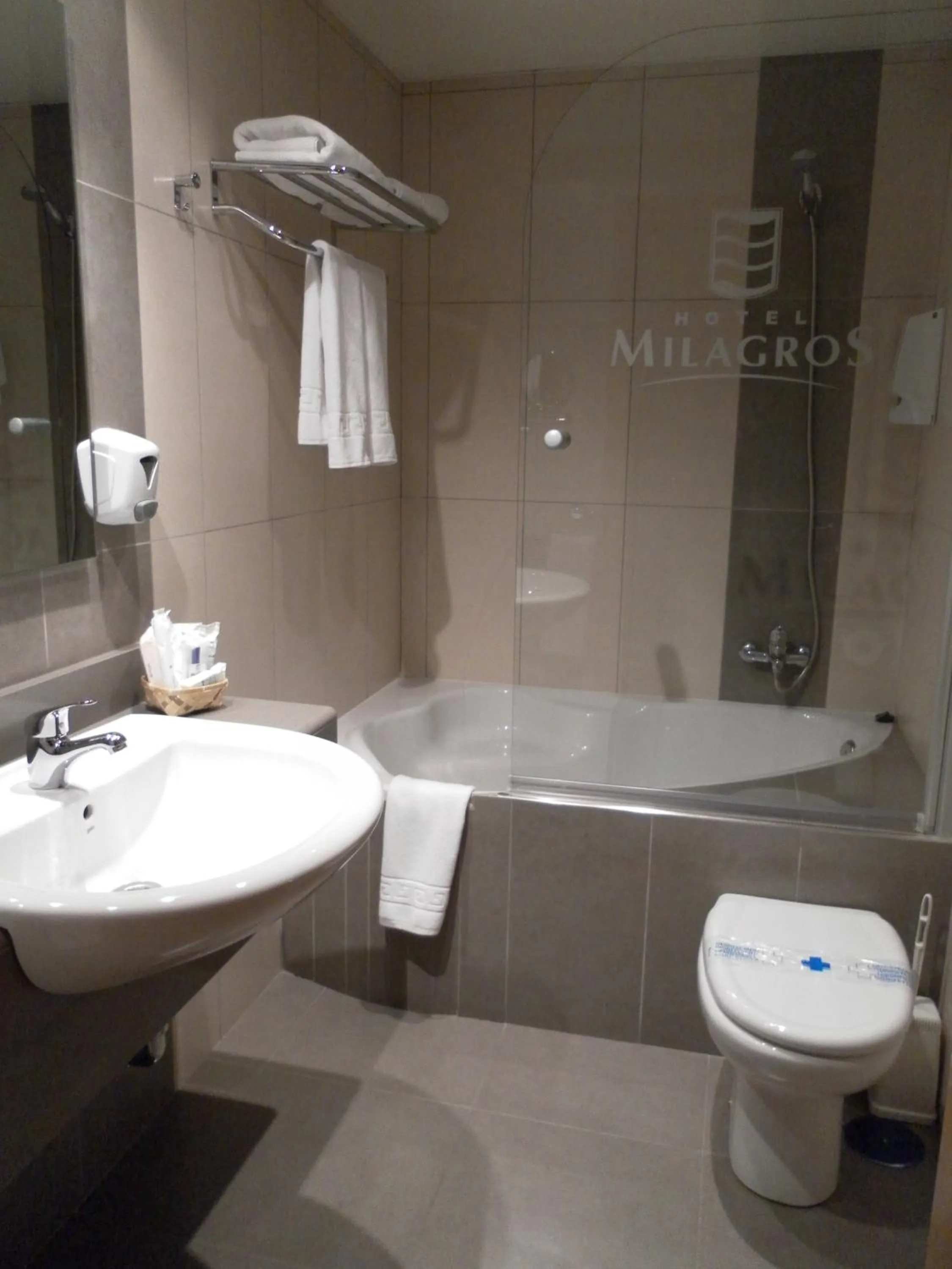 Bathroom in Hotel Milagros Rio Riaza