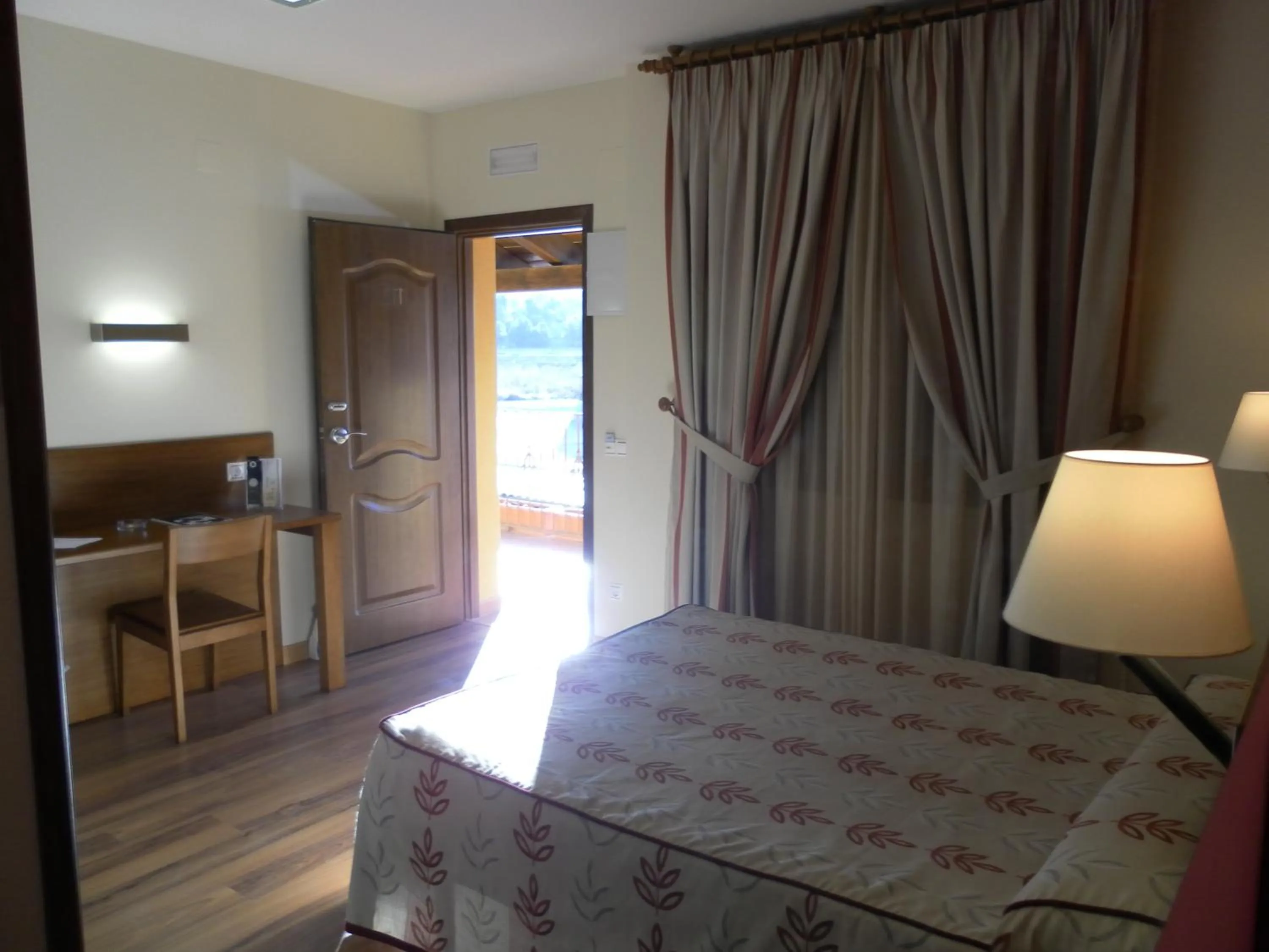 Bedroom, Bed in Hotel Milagros Rio Riaza