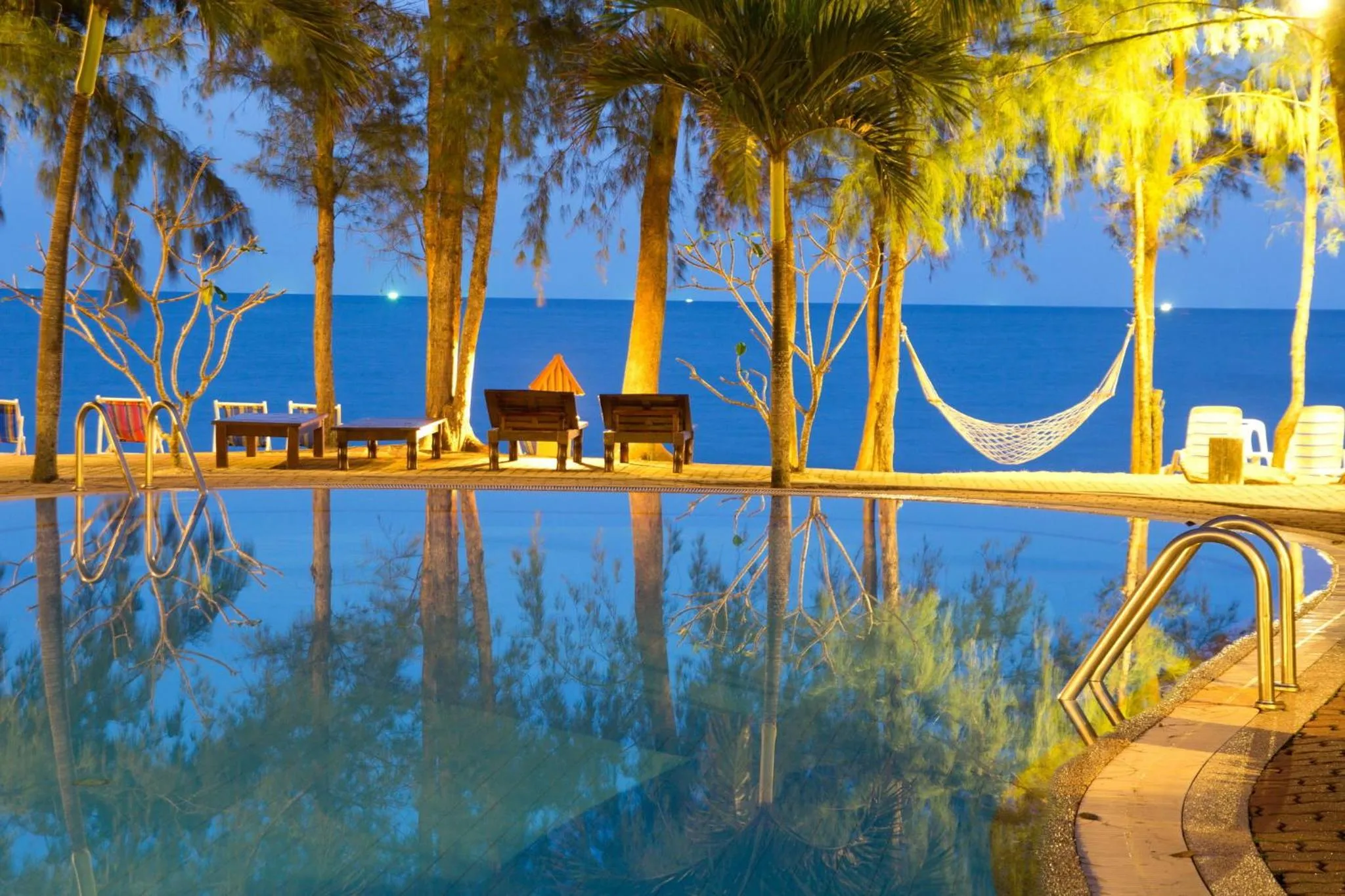 Swimming pool in Bayview Beach Resort