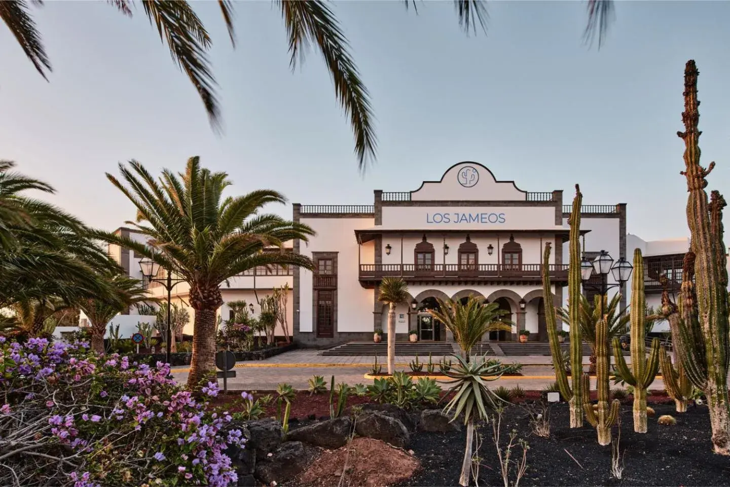 Property building in Seaside Los Jameos Property building in Seaside Los Jameos