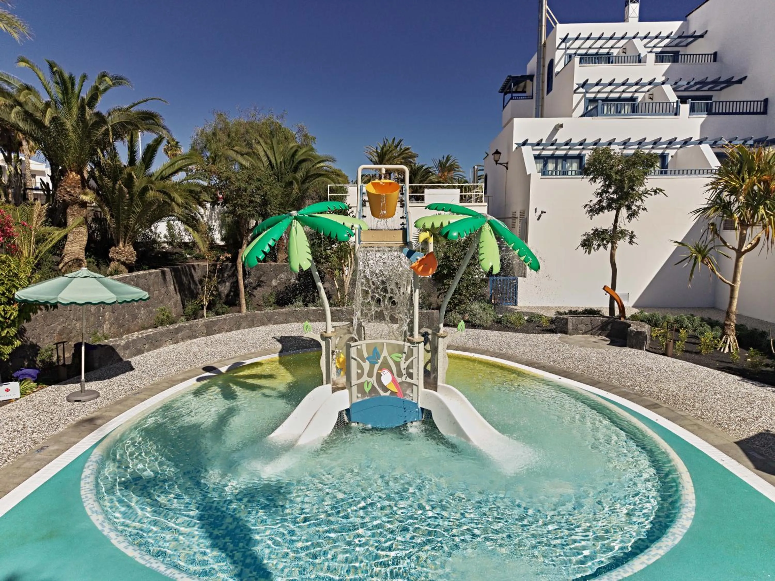 children in Seaside Los Jameos