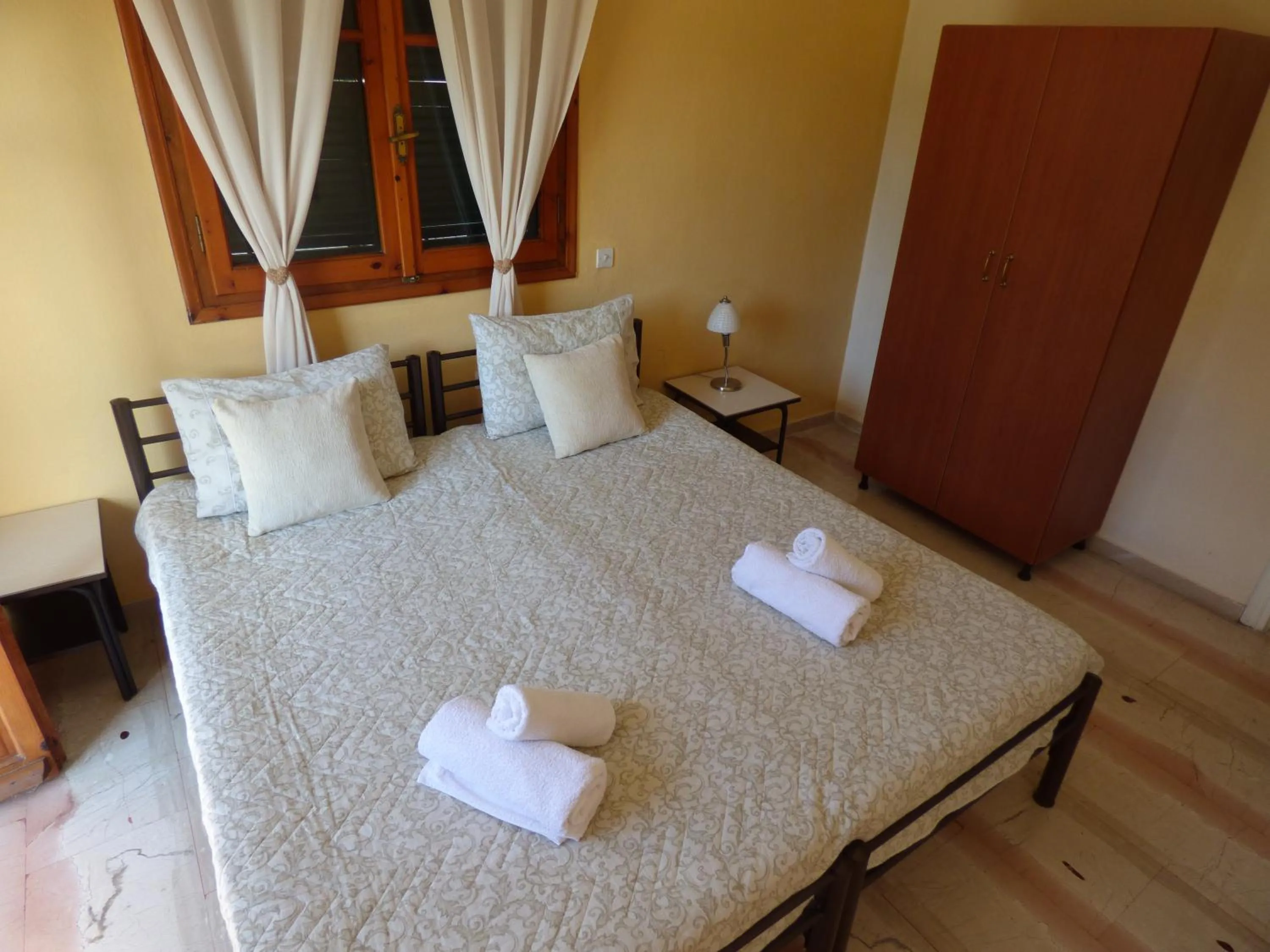 Ipsos Marias Apartments