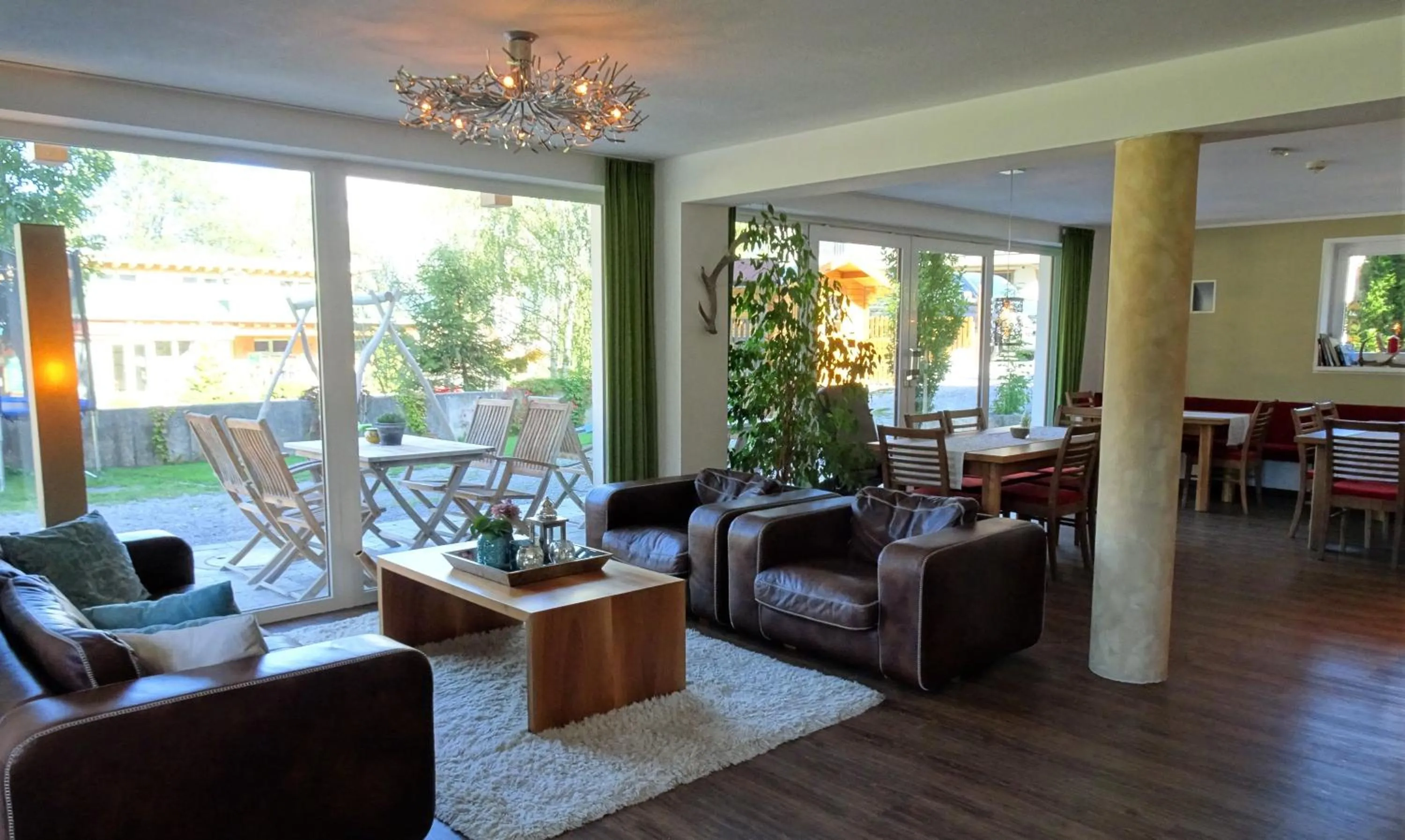 Communal lounge/ TV room in Apart Ideal