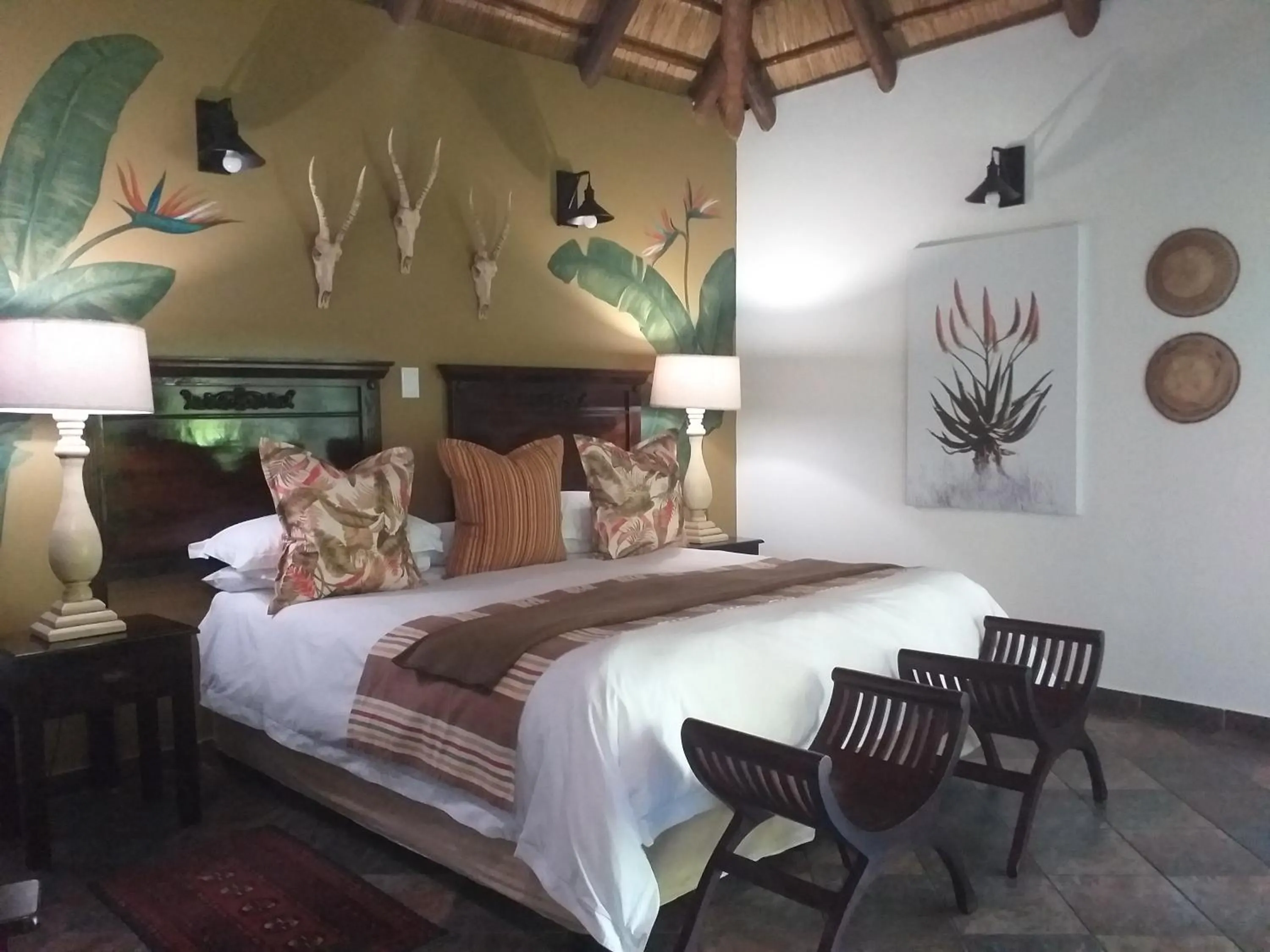 Decorative detail, Bed in Lodge Afrique