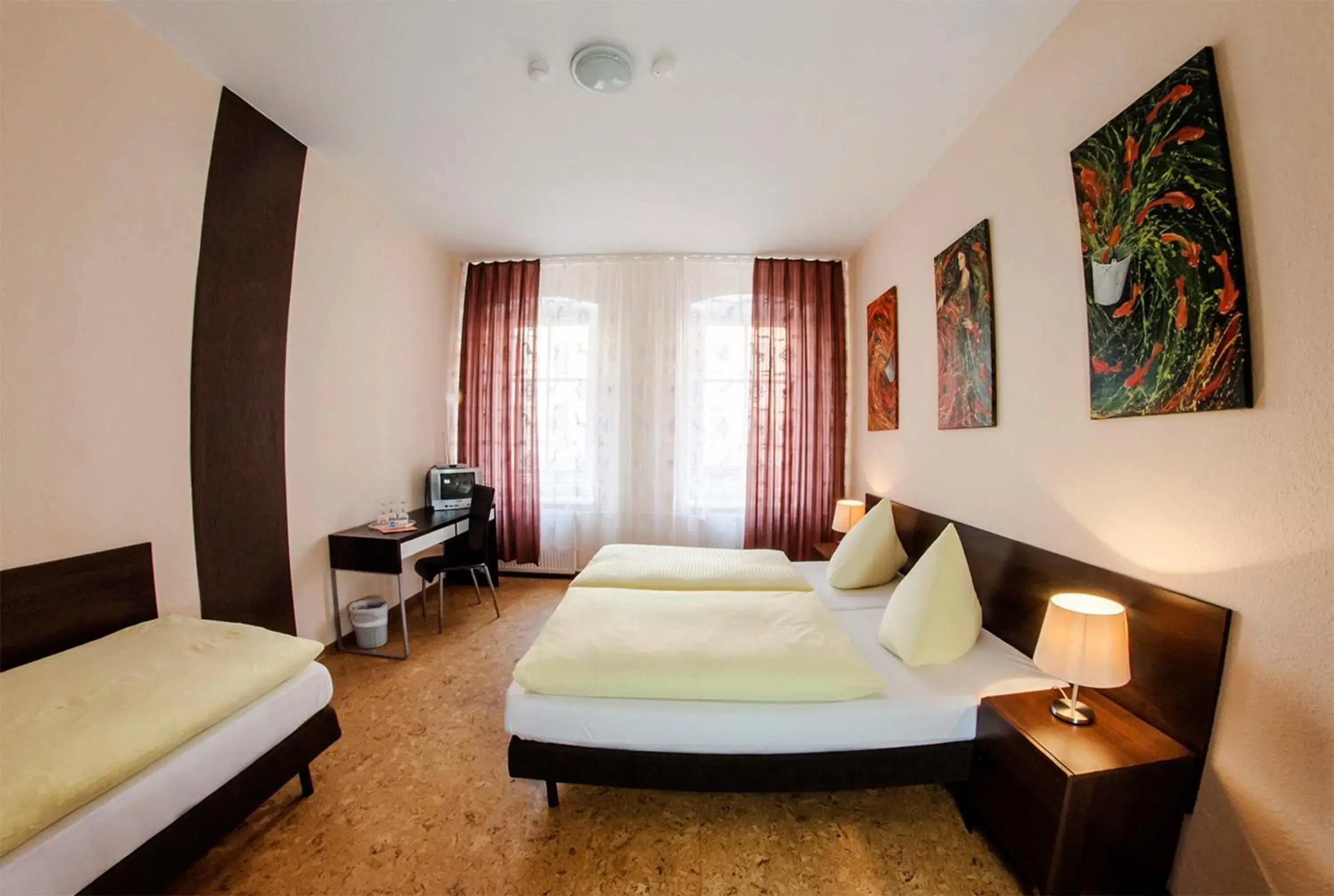 Triple Room with Private External Bathroom in Hotel-Pension Victoria Triple Room with Private External Bathroom in Hotel-Pension Victoria