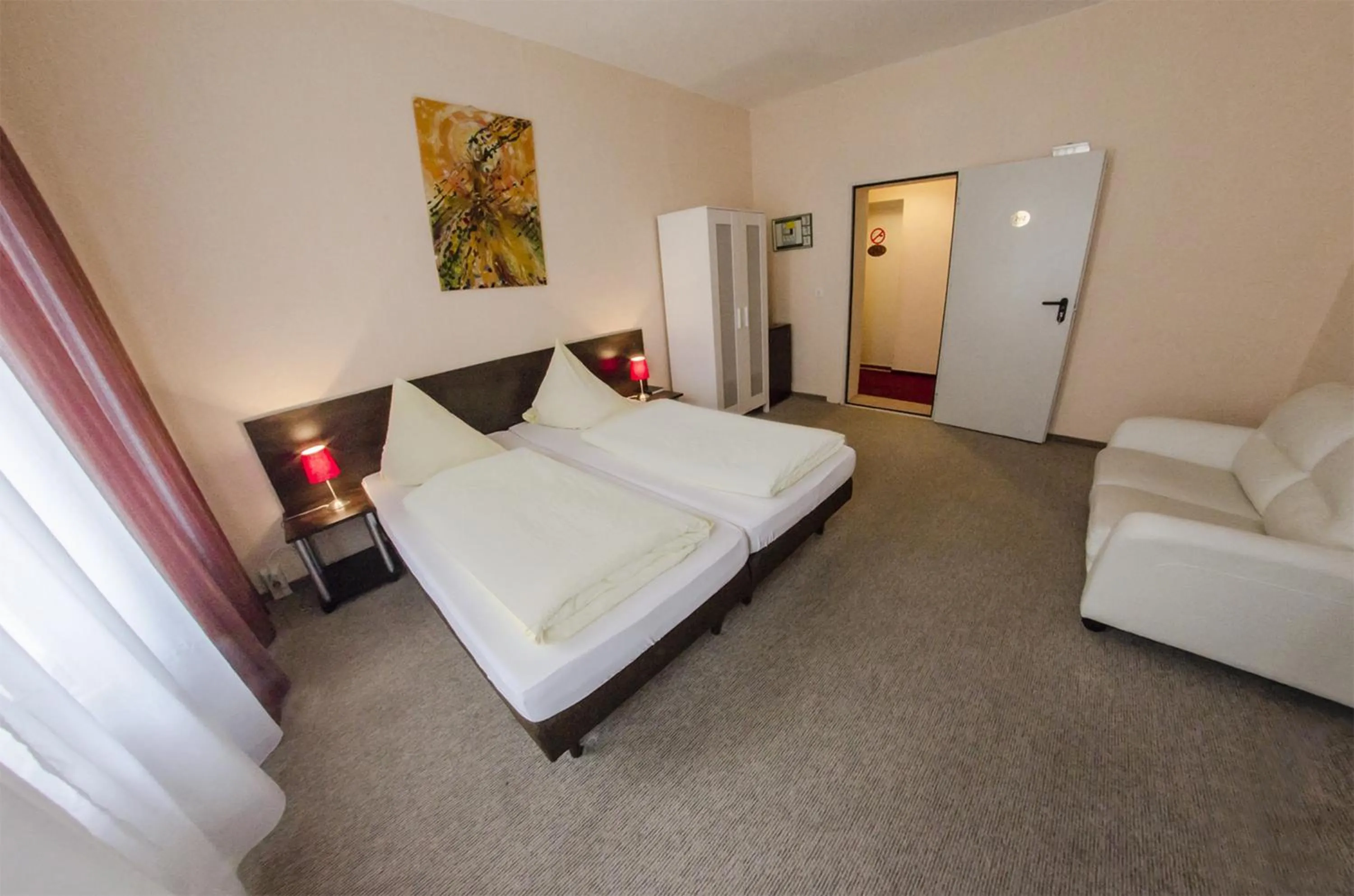 Photo of the whole room in Hotel-Pension Victoria