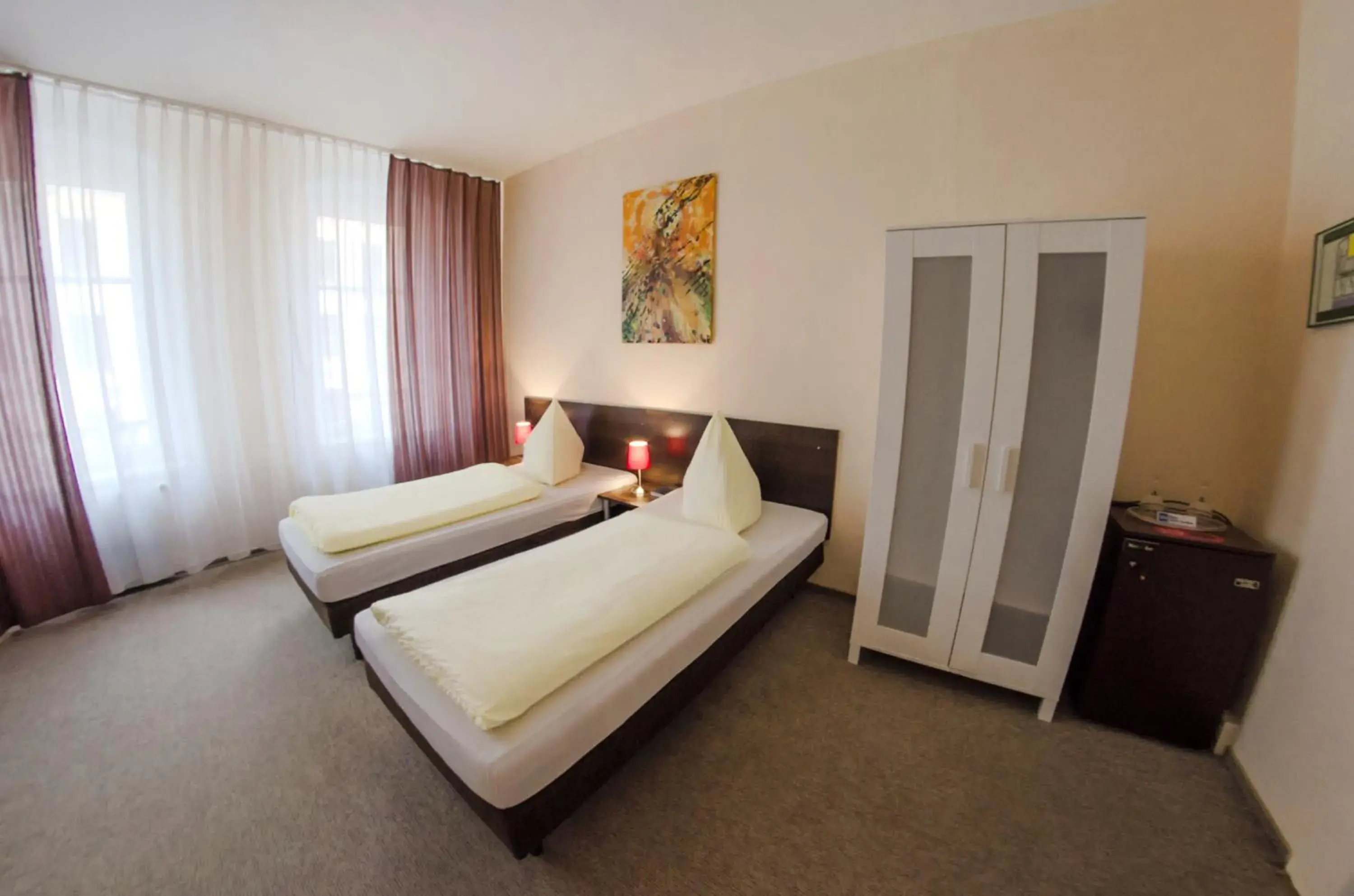 Economy Double Room with Private External Bathroom in Hotel-Pension Victoria Economy Double Room with Private External Bathroom in Hotel-Pension Victoria