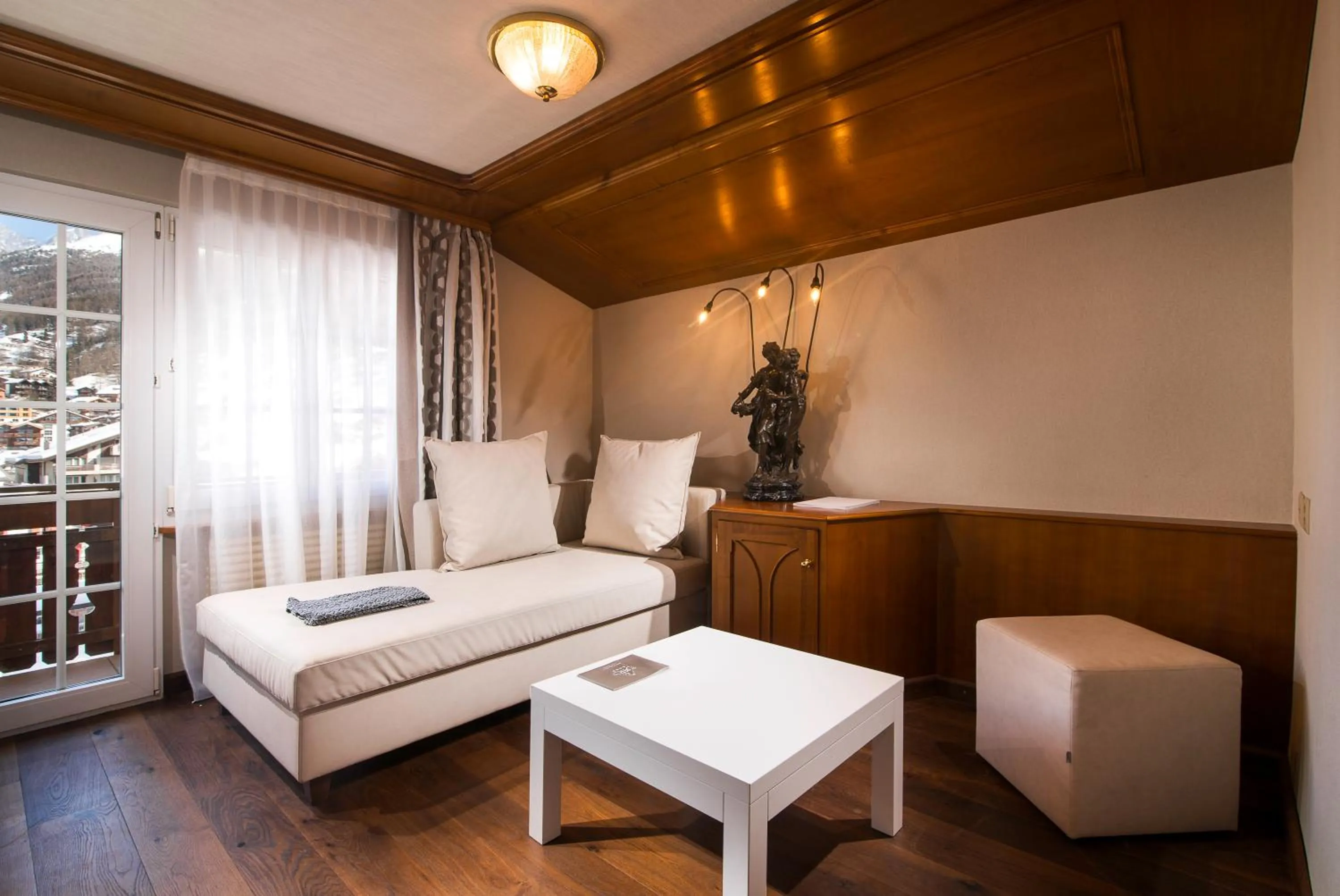 Living room, Bed in Boutique Hotel Albana Real - Restaurants & Spa