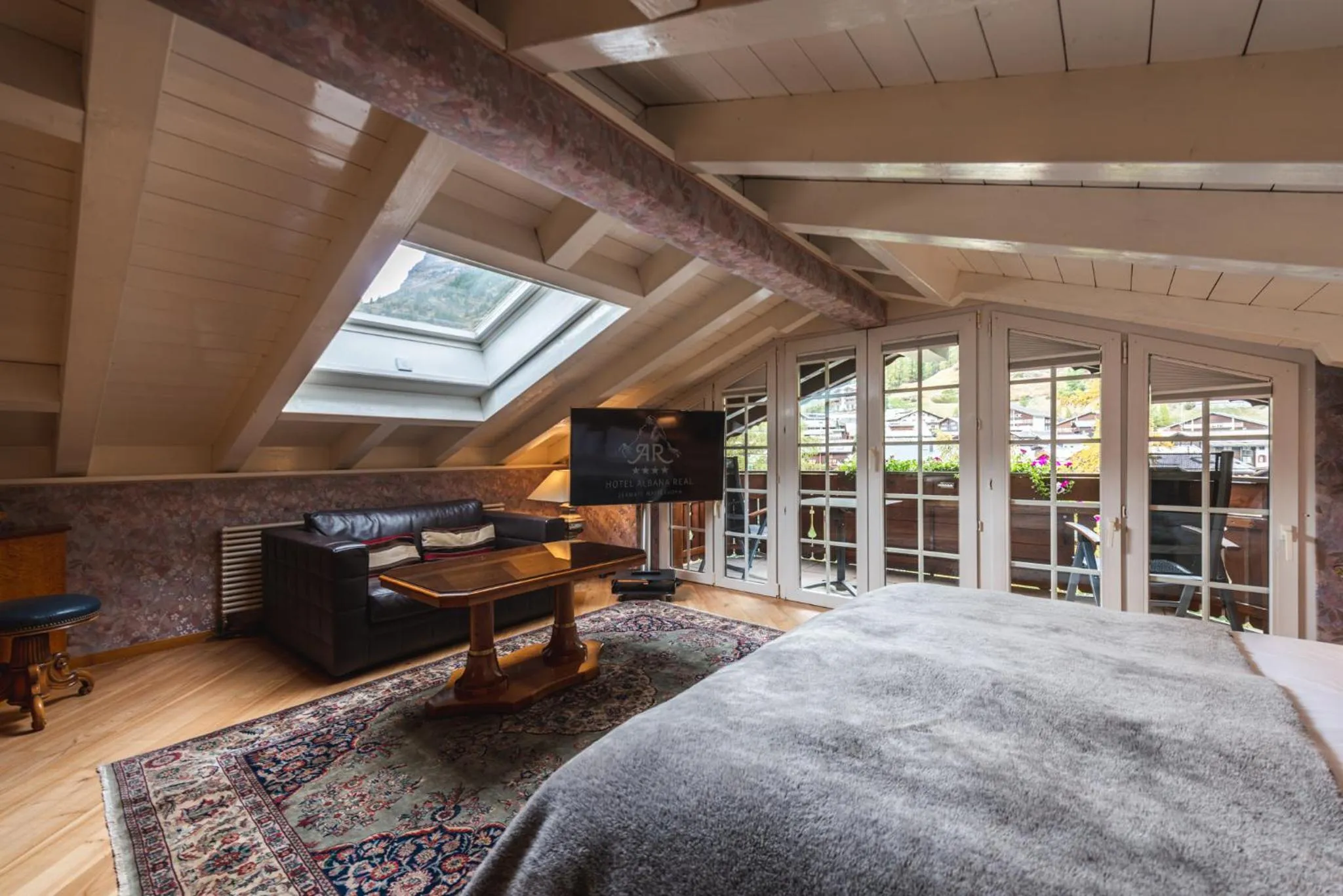 Seating area, Bed in Boutique Hotel Albana Real - Restaurants & Spa