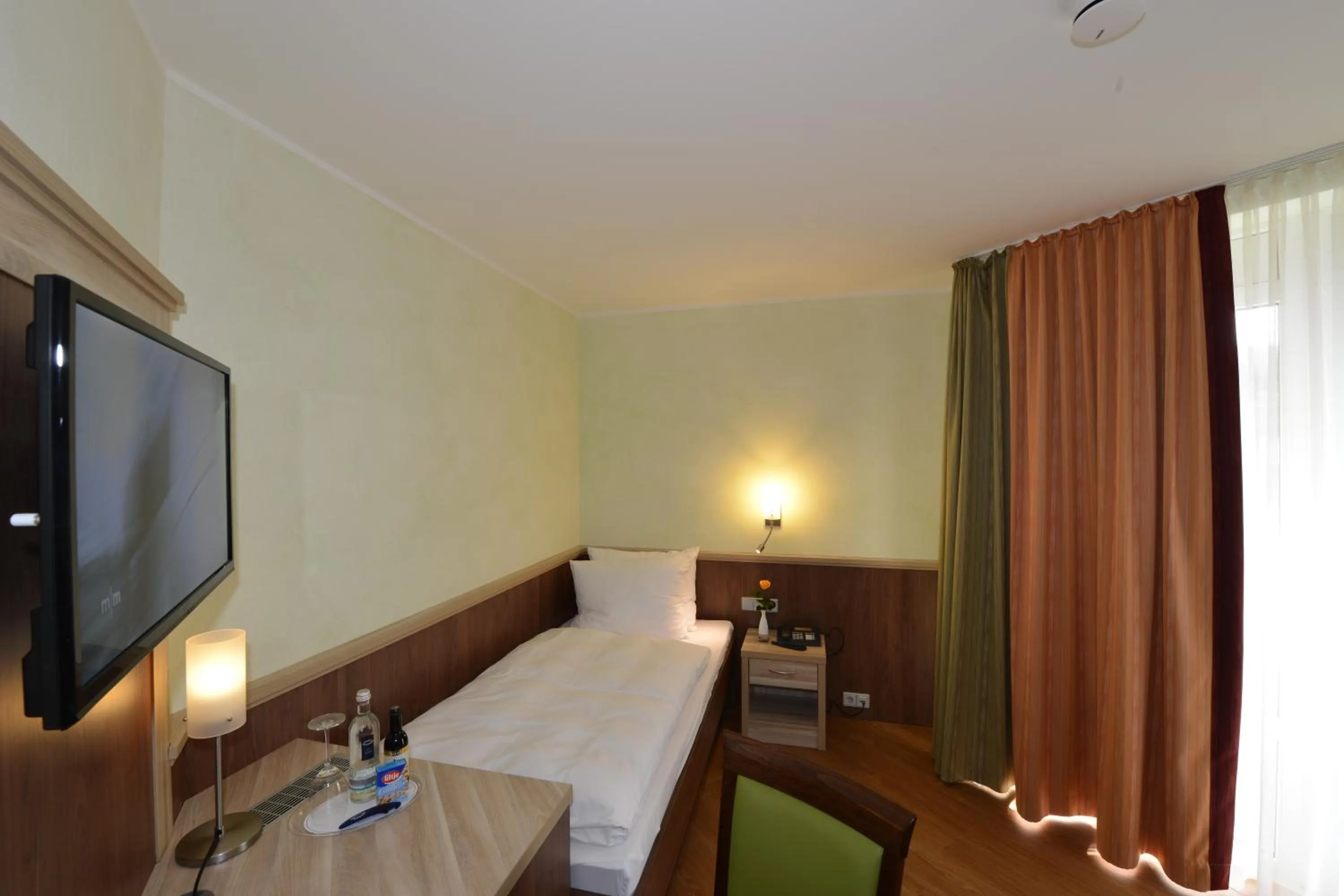 Bedroom, Bed in Rheinhotel Larus