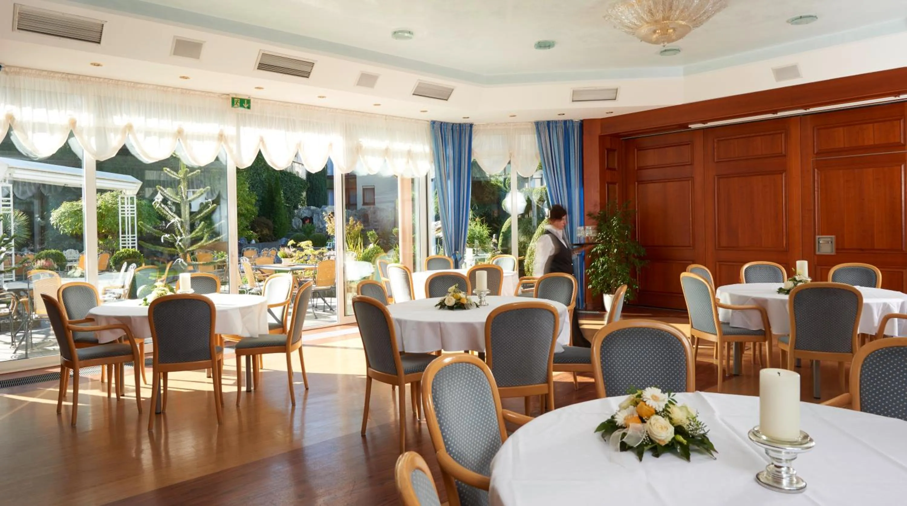 Restaurant/places to eat in Rheinhotel Larus