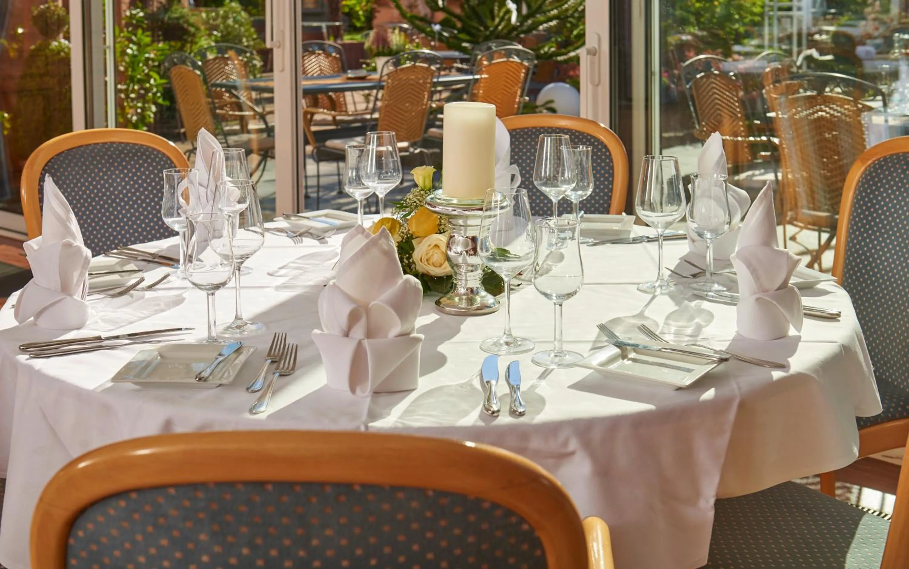 Restaurant/places to eat in Rheinhotel Larus