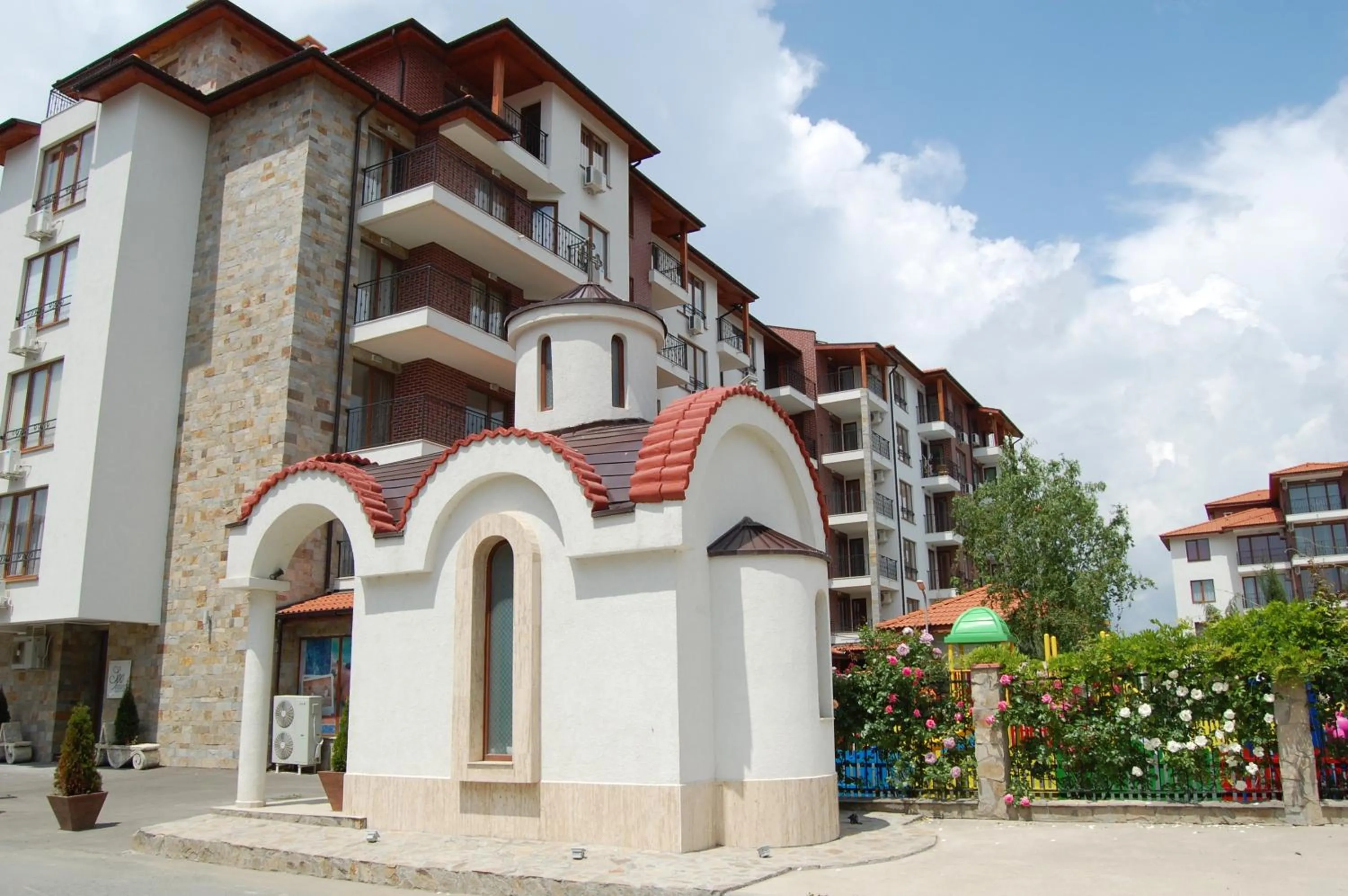 Facade/entrance in Apollon Apartments