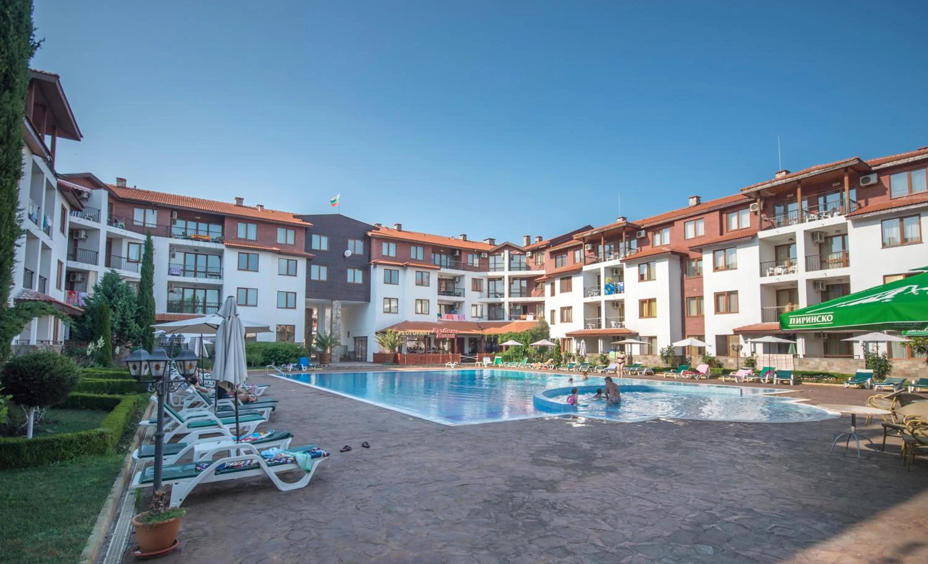 Restaurant/places to eat in Apollon Apartments