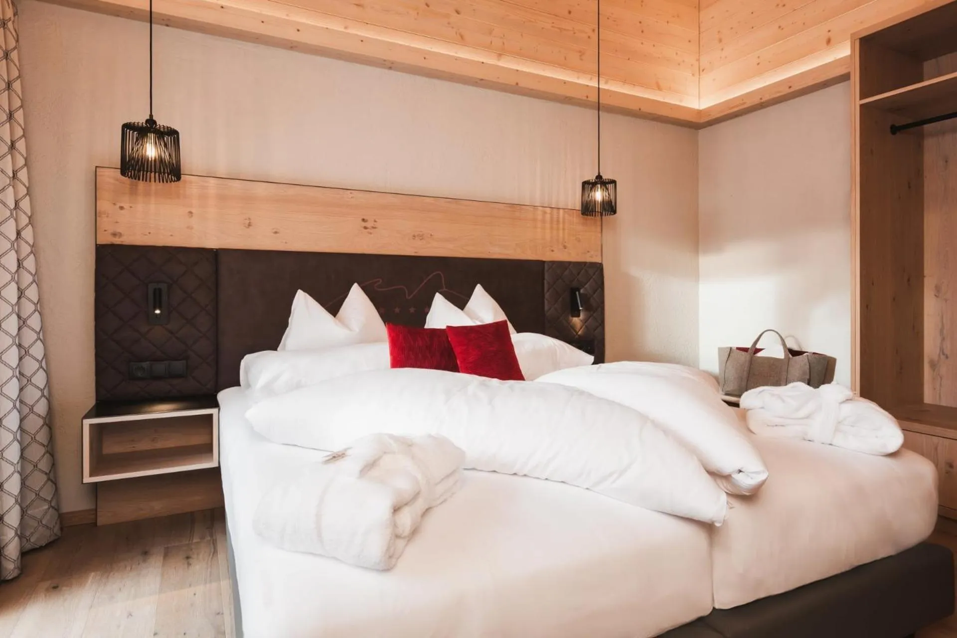 Bed in Hotel Riederhof- Urlaub mit WAU!