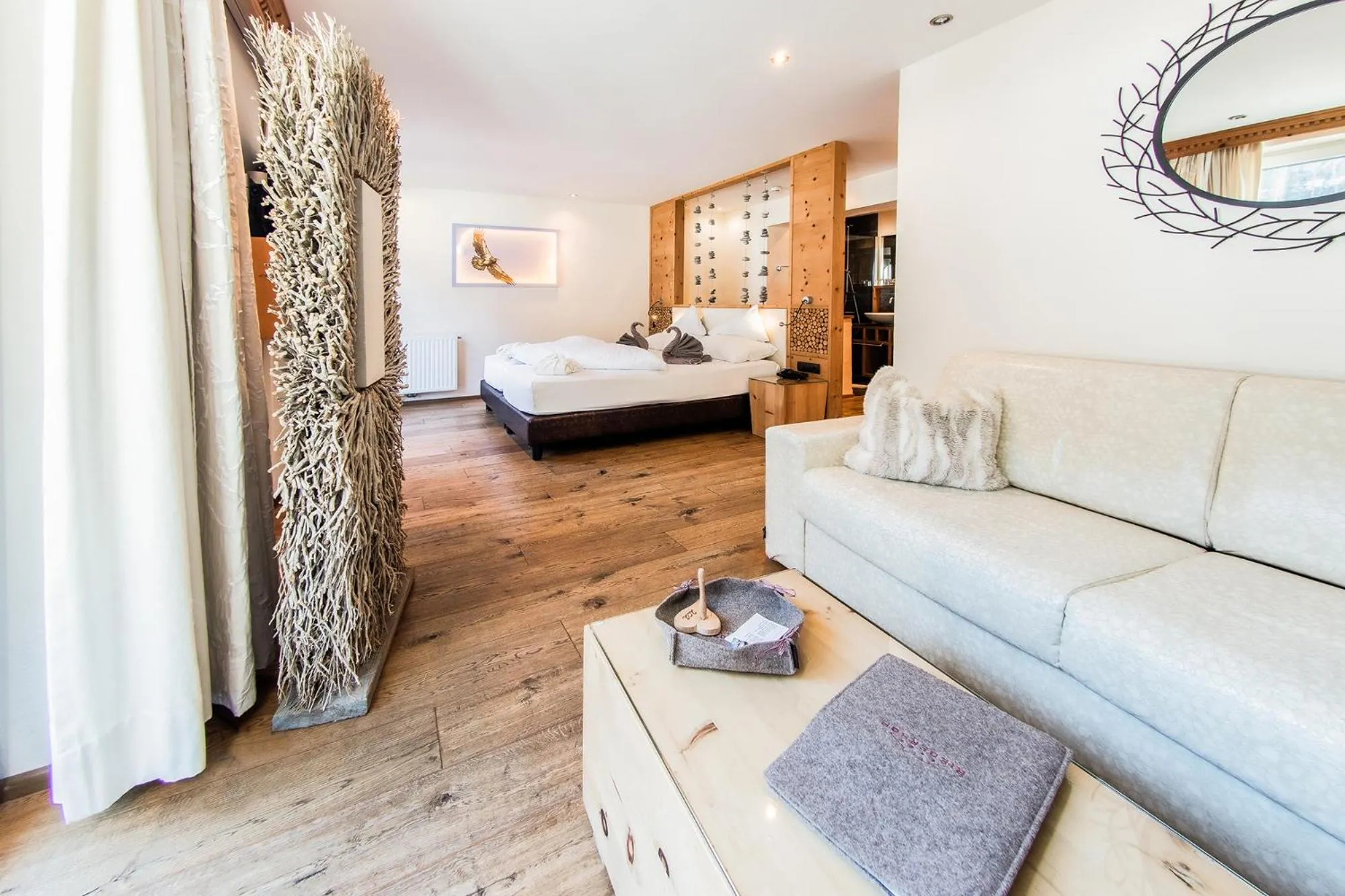 Living room, Bed in Hotel Riederhof- Urlaub mit WAU!