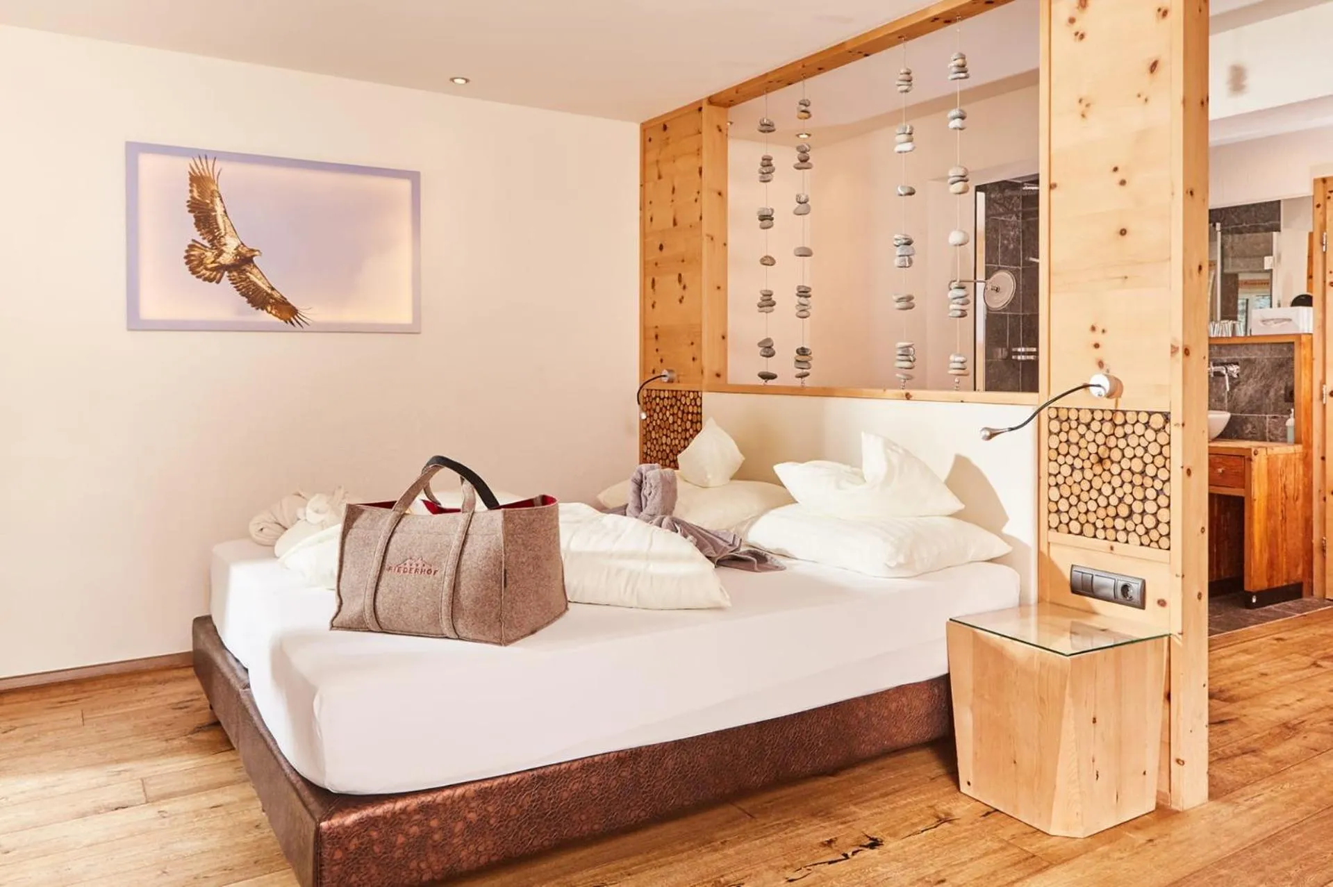 Bed in Hotel Riederhof- Urlaub mit WAU!