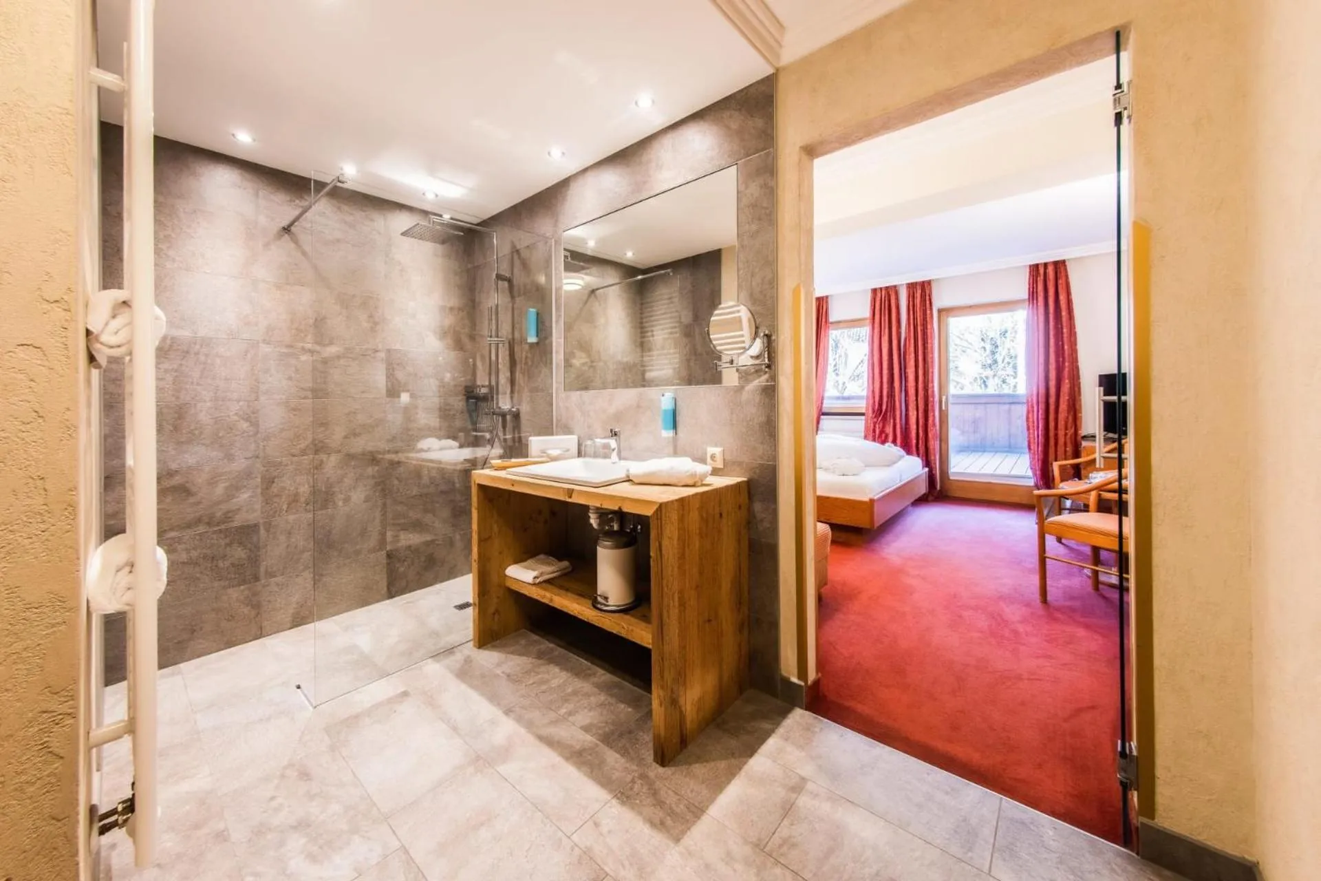 Shower, Bed in Hotel Riederhof- Urlaub mit WAU!