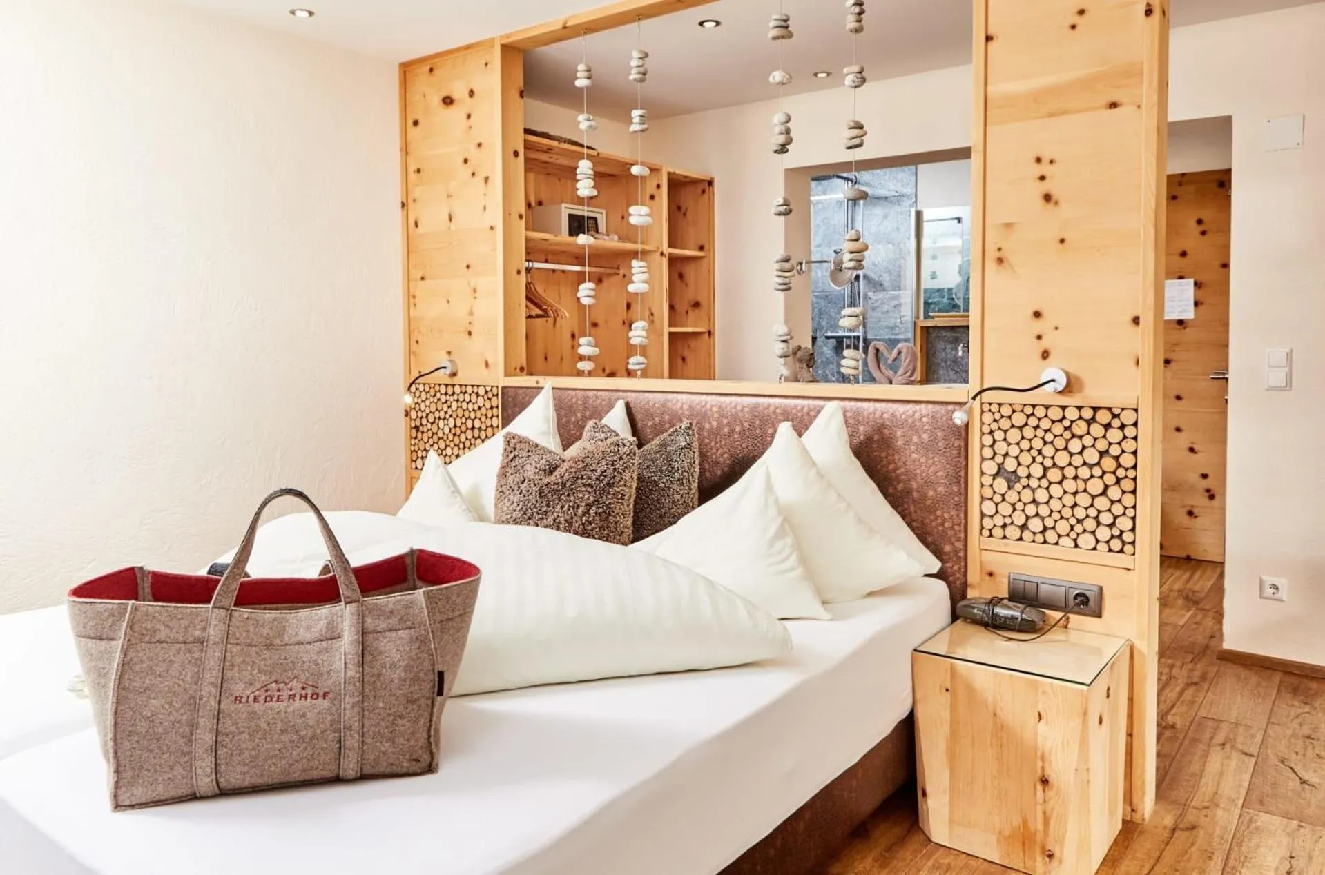 Bed in Hotel Riederhof- Urlaub mit WAU!