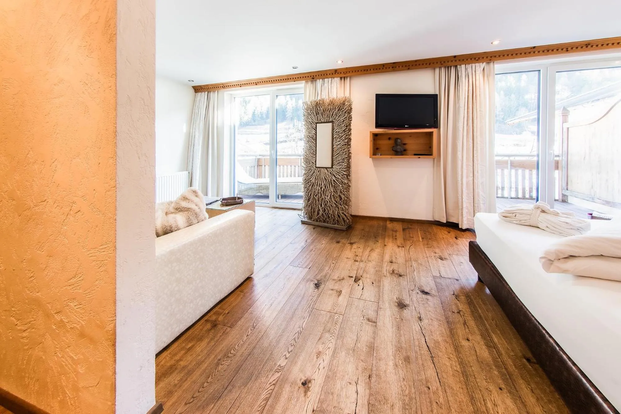 Living room, Bed in Hotel Riederhof- Urlaub mit WAU!