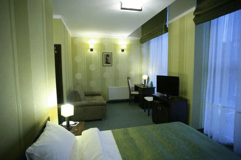Photo of the whole room, Bed in Aviator Hotel Restauracja & SPA