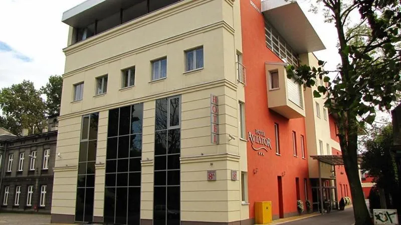 Property building in Aviator Hotel Restauracja & SPA