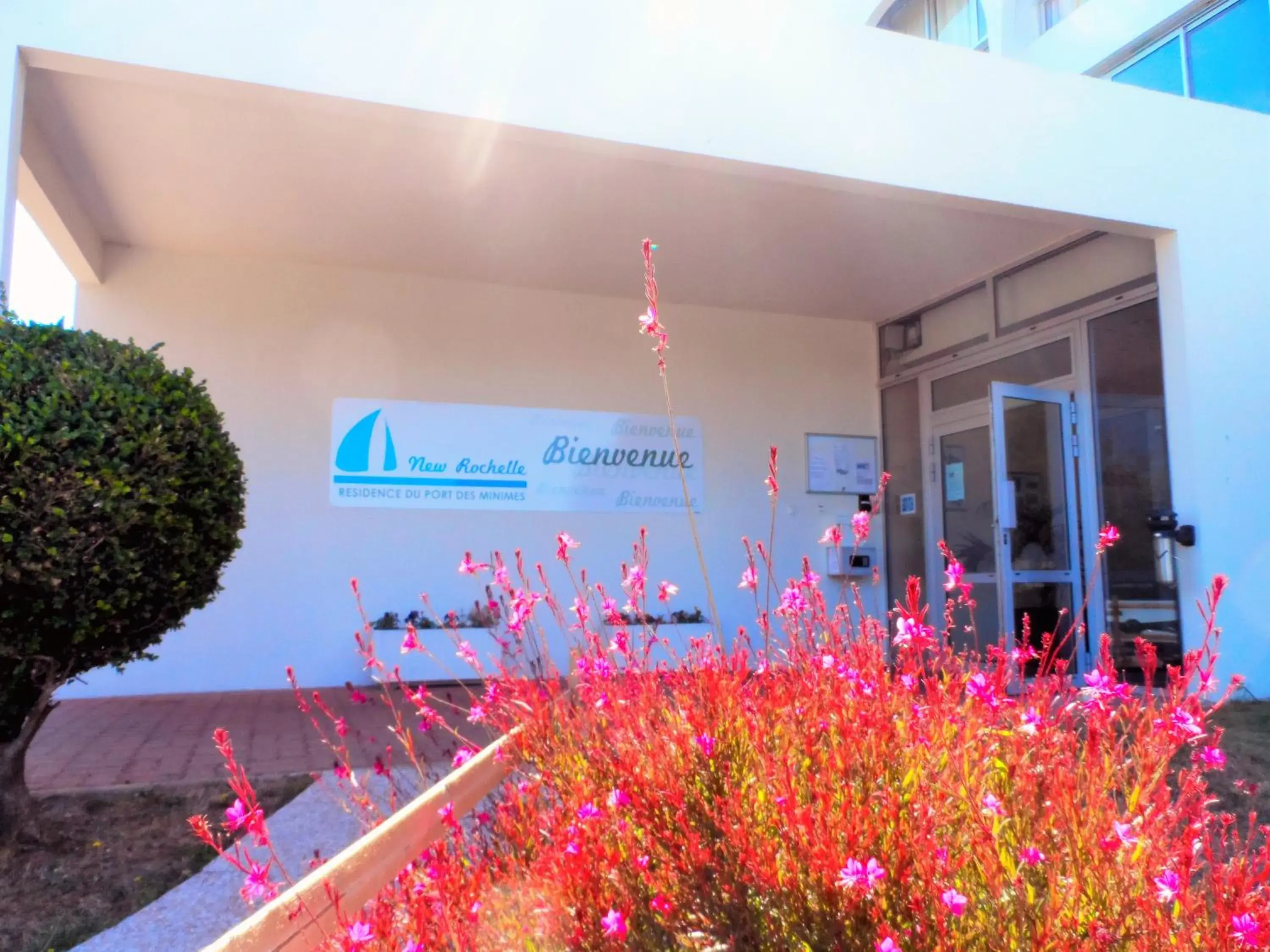Facade/entrance in Résidence New Rochelle Facade/entrance in Résidence New Rochelle