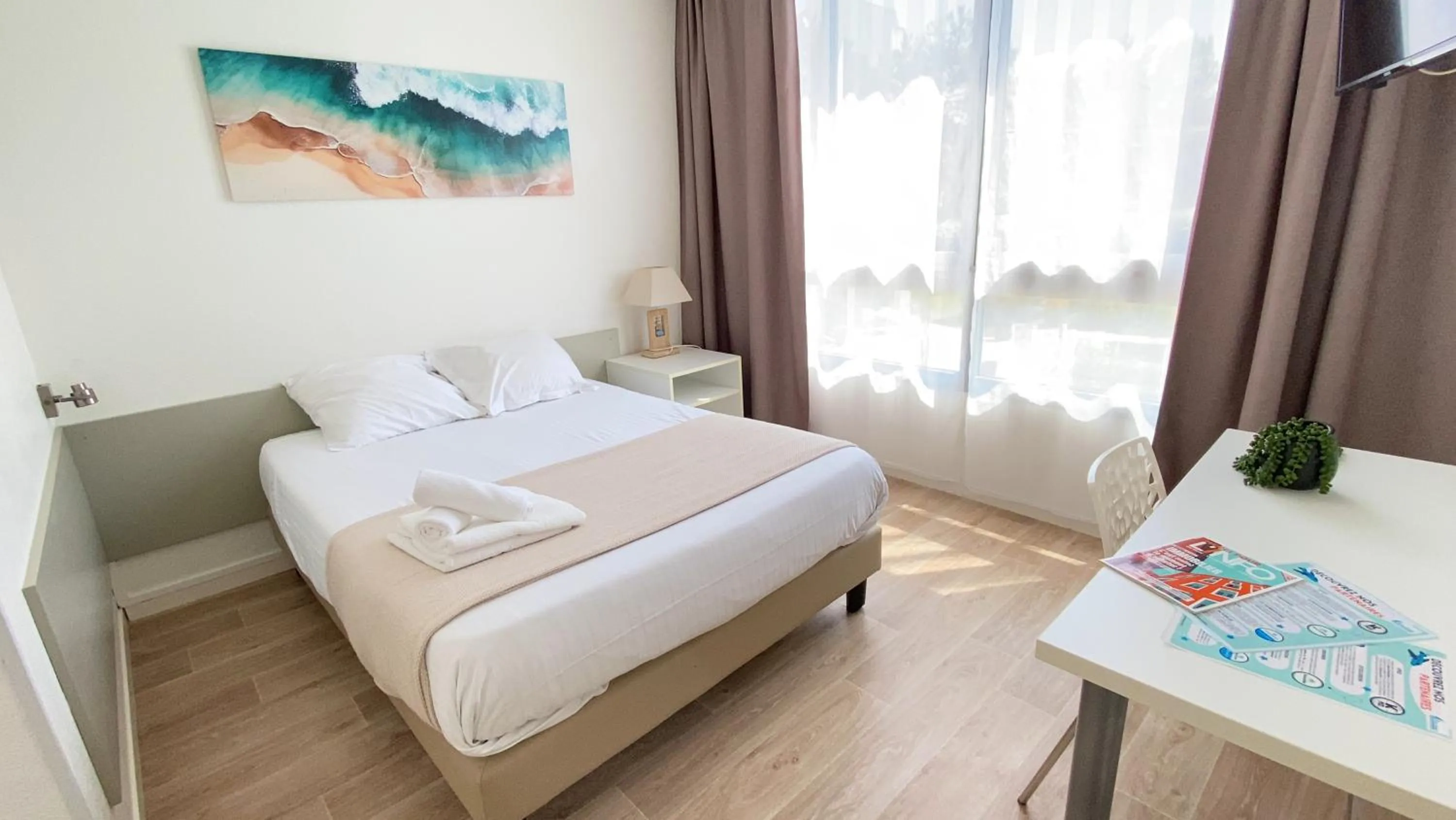 Bedroom, Bed in Résidence New Rochelle