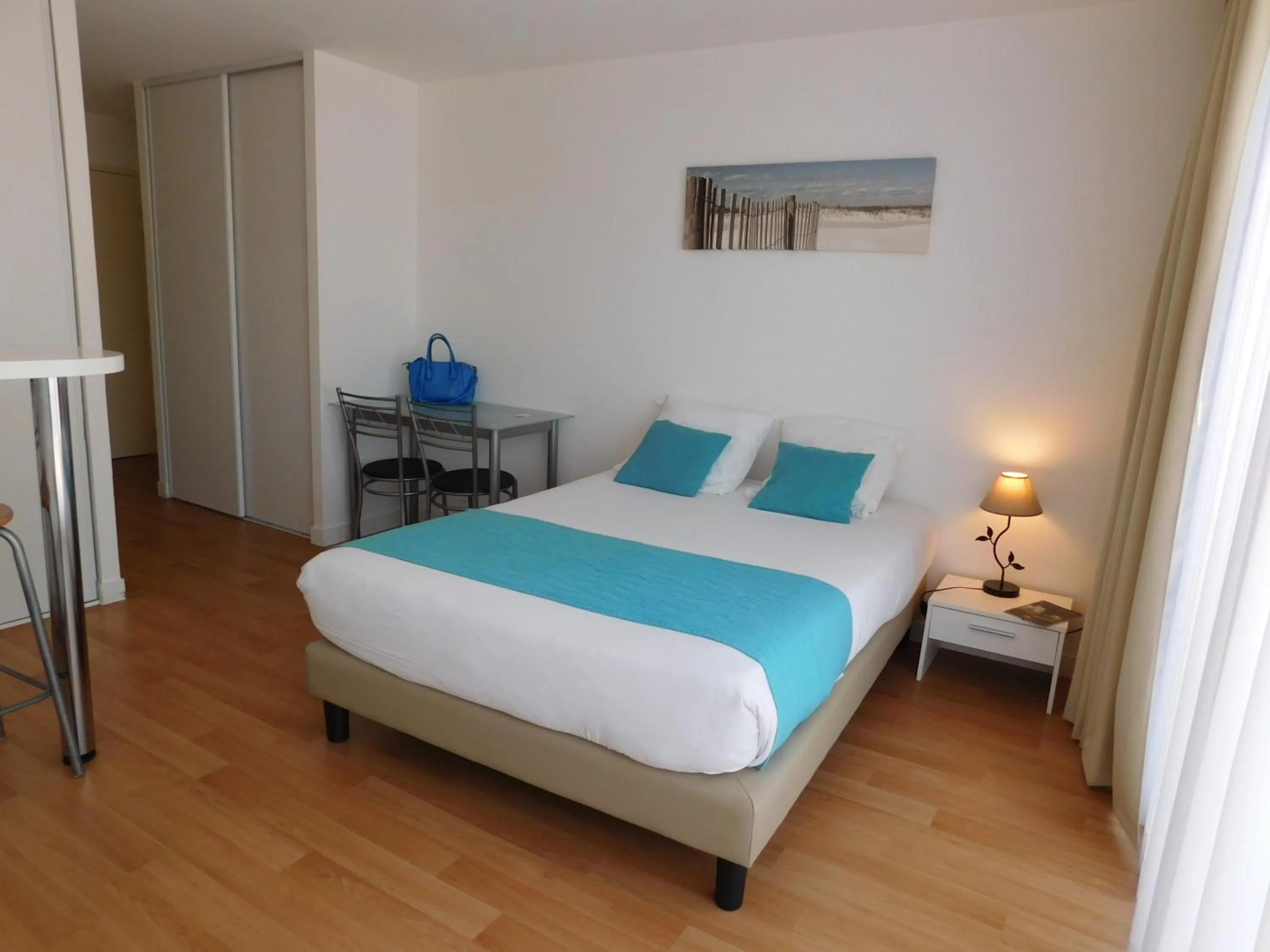 Bed in Résidence New Rochelle