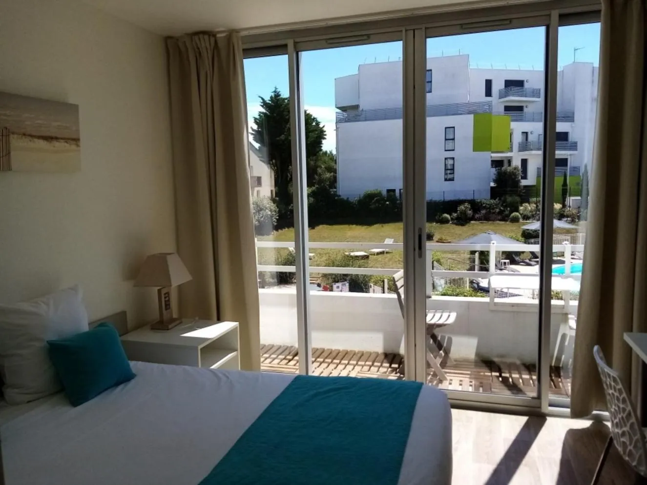 Balcony/Terrace, Bed in Résidence New Rochelle