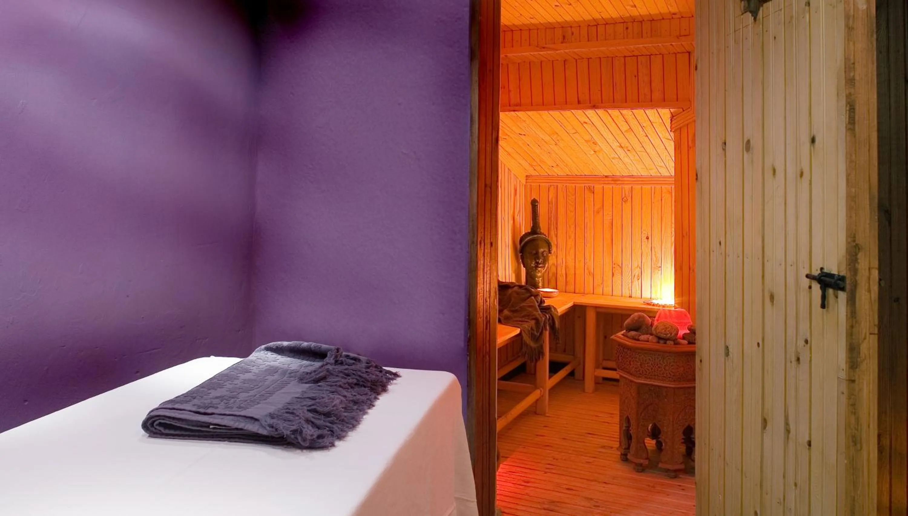 Steam room, Bed in Riad Ayadina & SPA