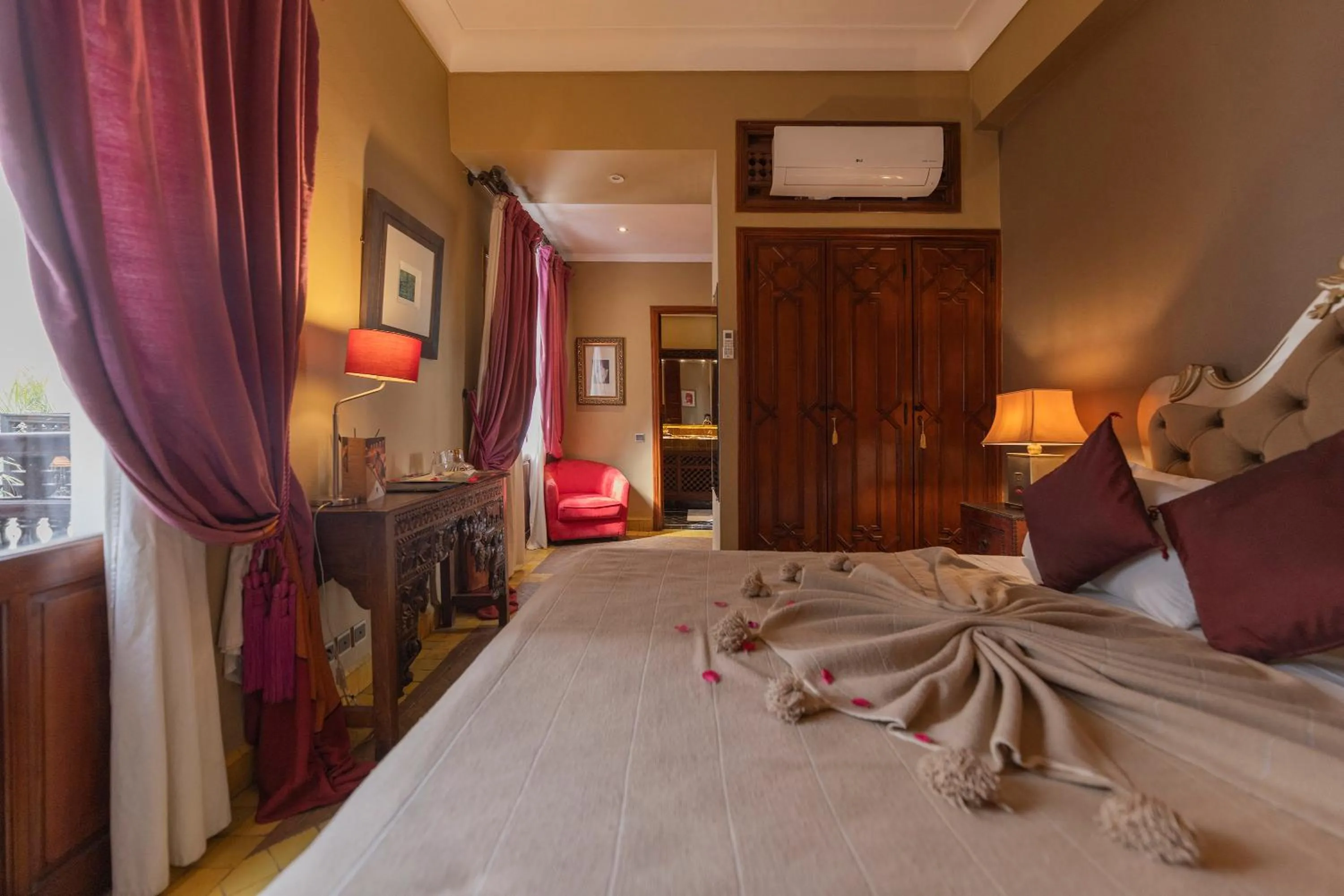 Bed in Riad Ayadina & SPA