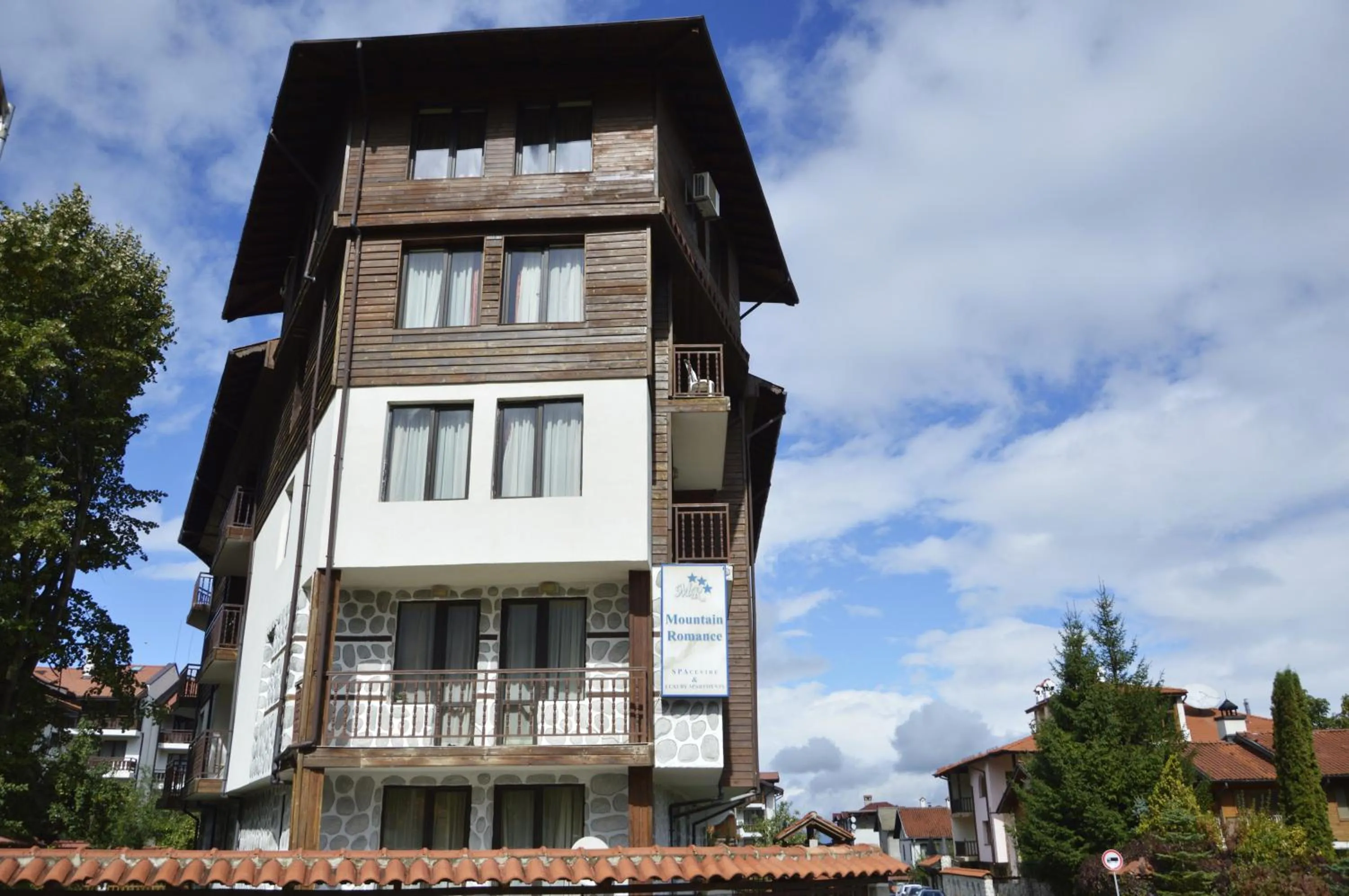 Facade/entrance in Family complex Mountain Romance Apartments