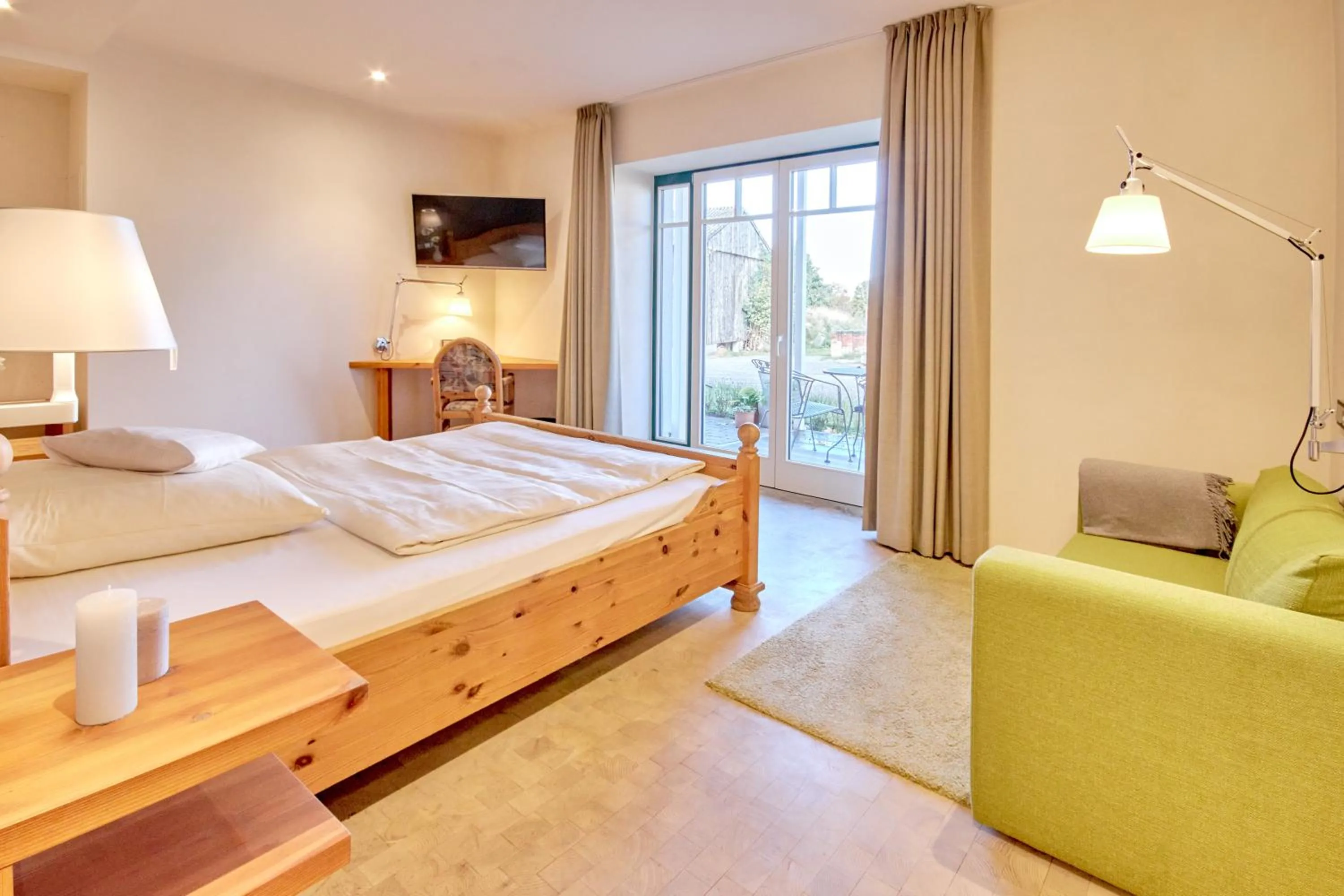 Balcony/Terrace, Bed in Hotel Am Steendamm