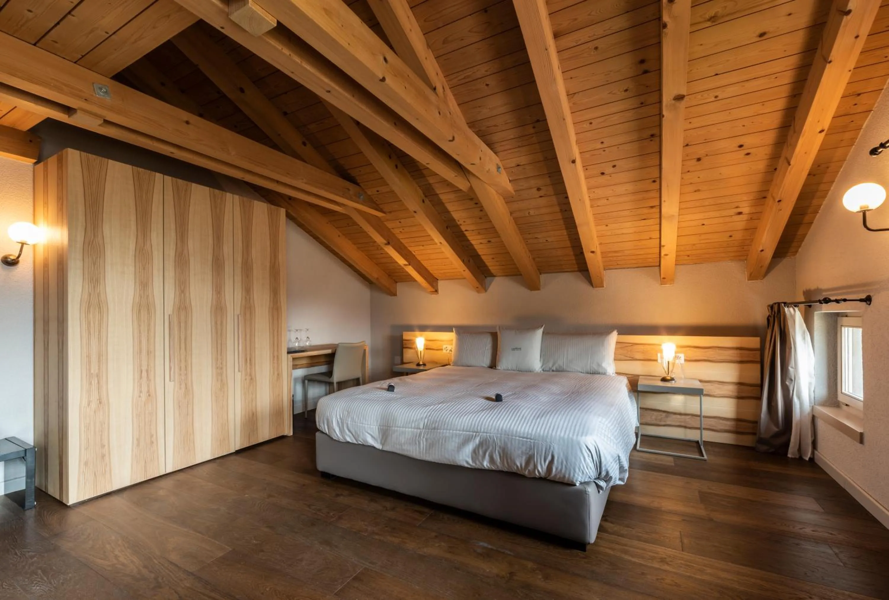 Bed in Hotel Maya Caprice