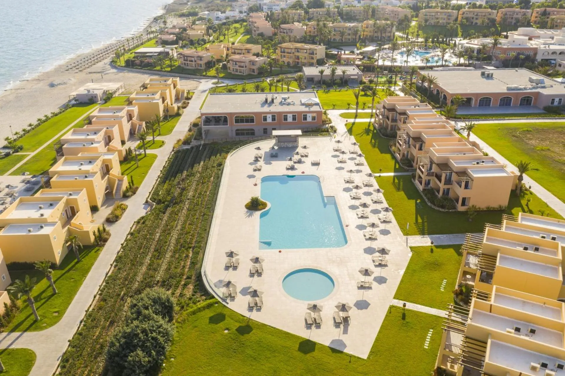 Swimming pool in Horizon Beach Resort