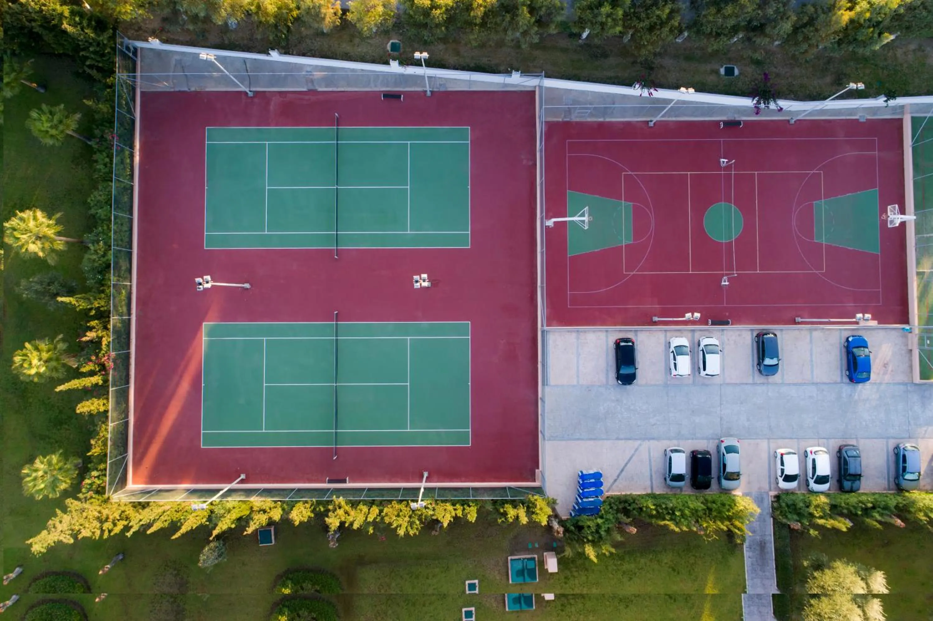 Tennis court in Horizon Beach Resort